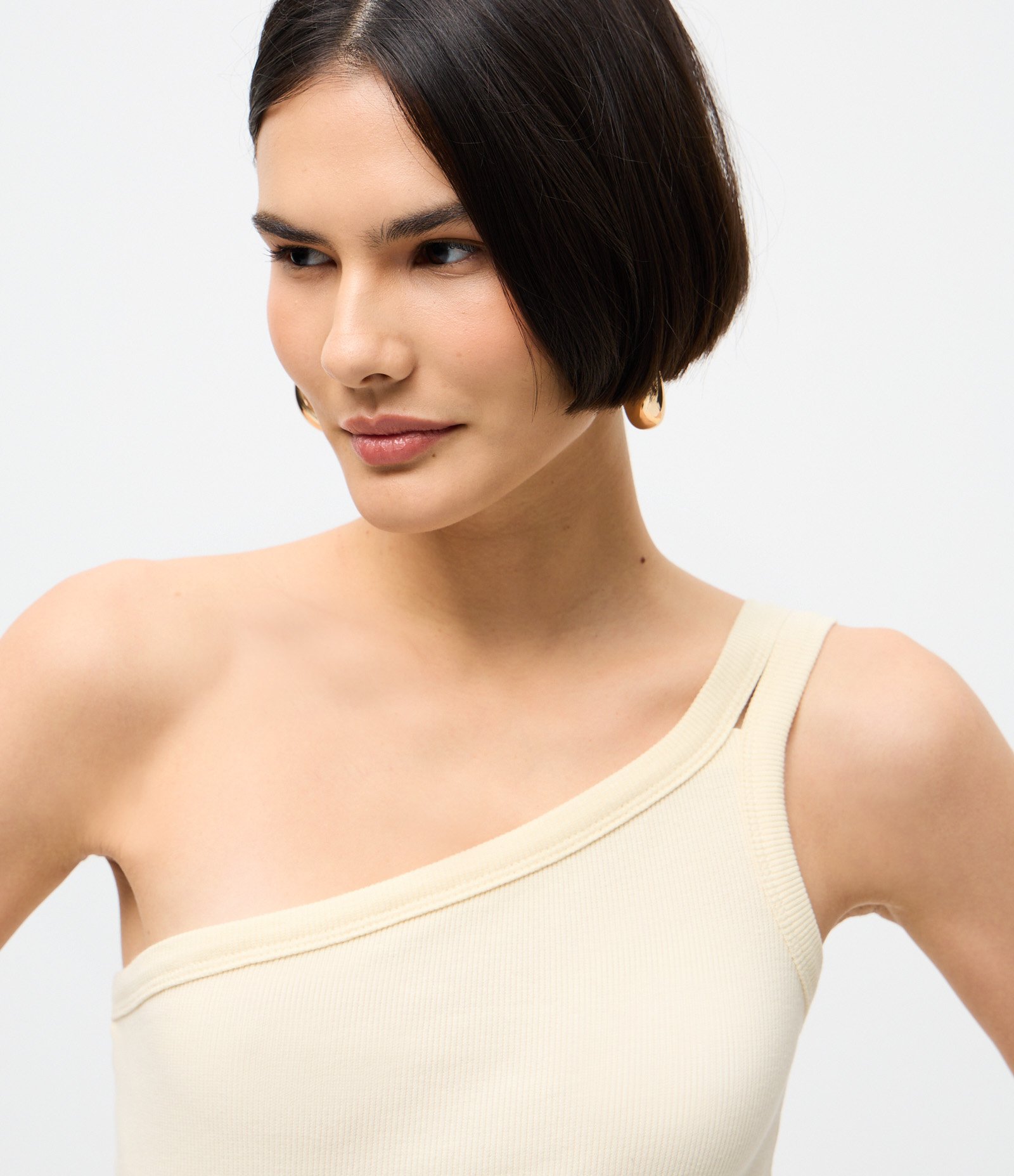 Blusa em Ribana com Um Ombro Só e Alça Dupla Off White 3