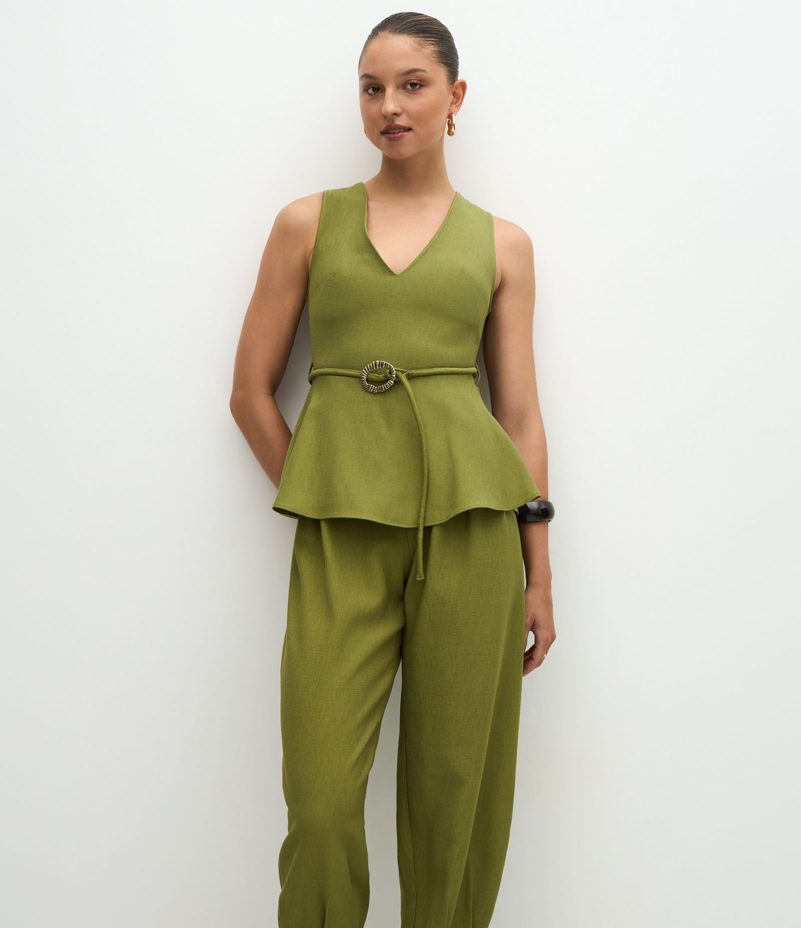 Macacão Aladim em Viscose com Babado Peplum Verde 1