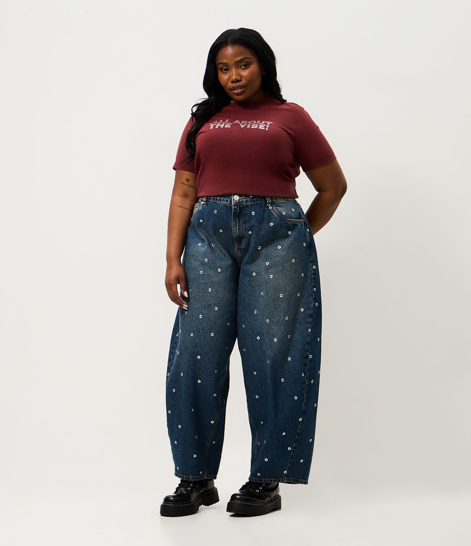 Calça Jeans Barrel com Ilhoses Curve & Plus Size Azul 1