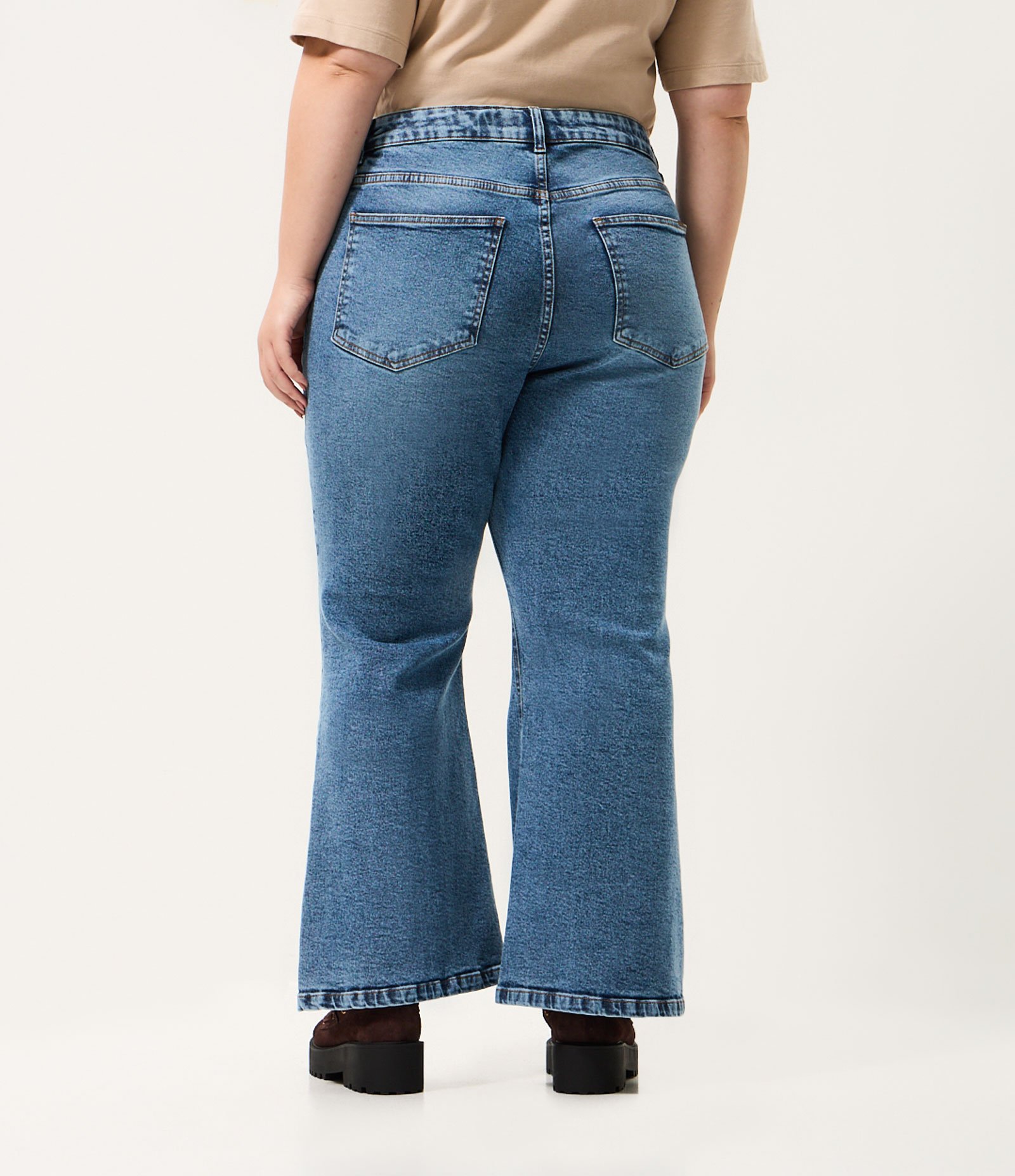 Calça Jeans Cropped Flare Curve & Plus Size Azul 5