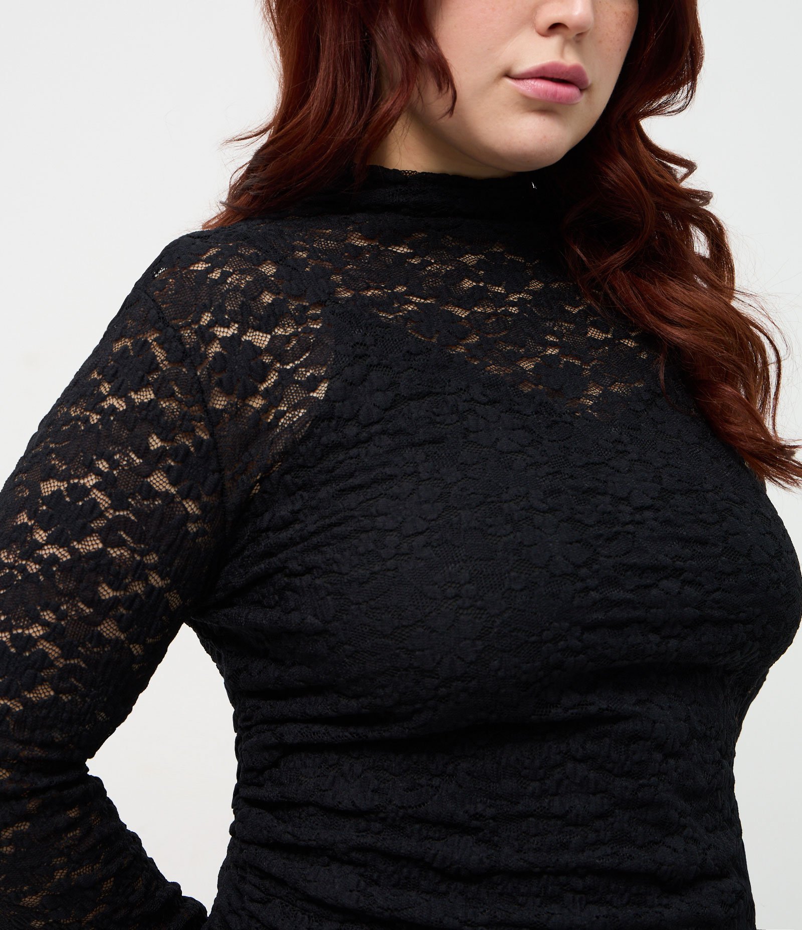 Blusa de Renda Texturizada Floral com Franzido Curve & Plus Size Preto 3