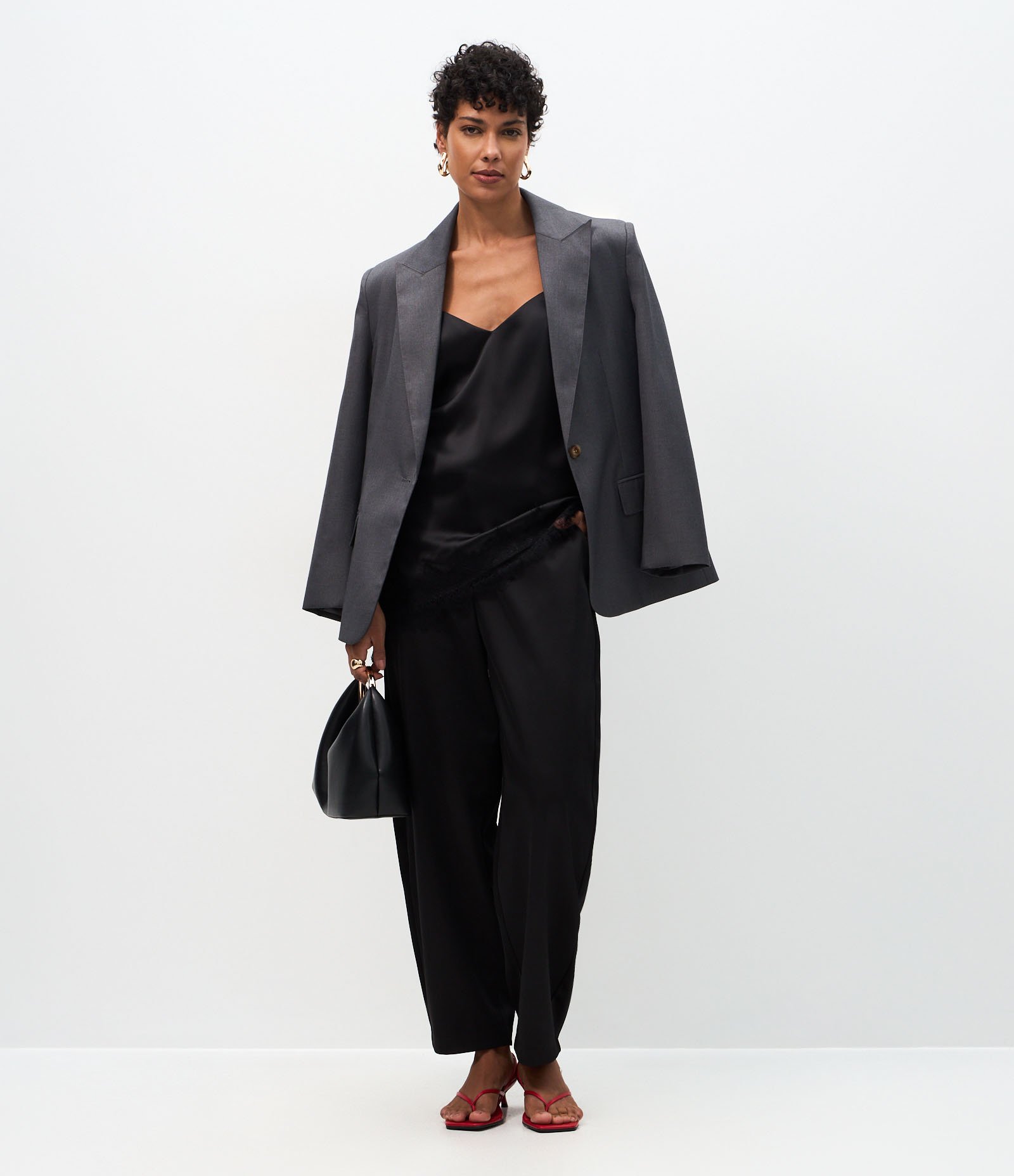 Calça Wide Leg Acetinada com Passantes no Cós Preto 1