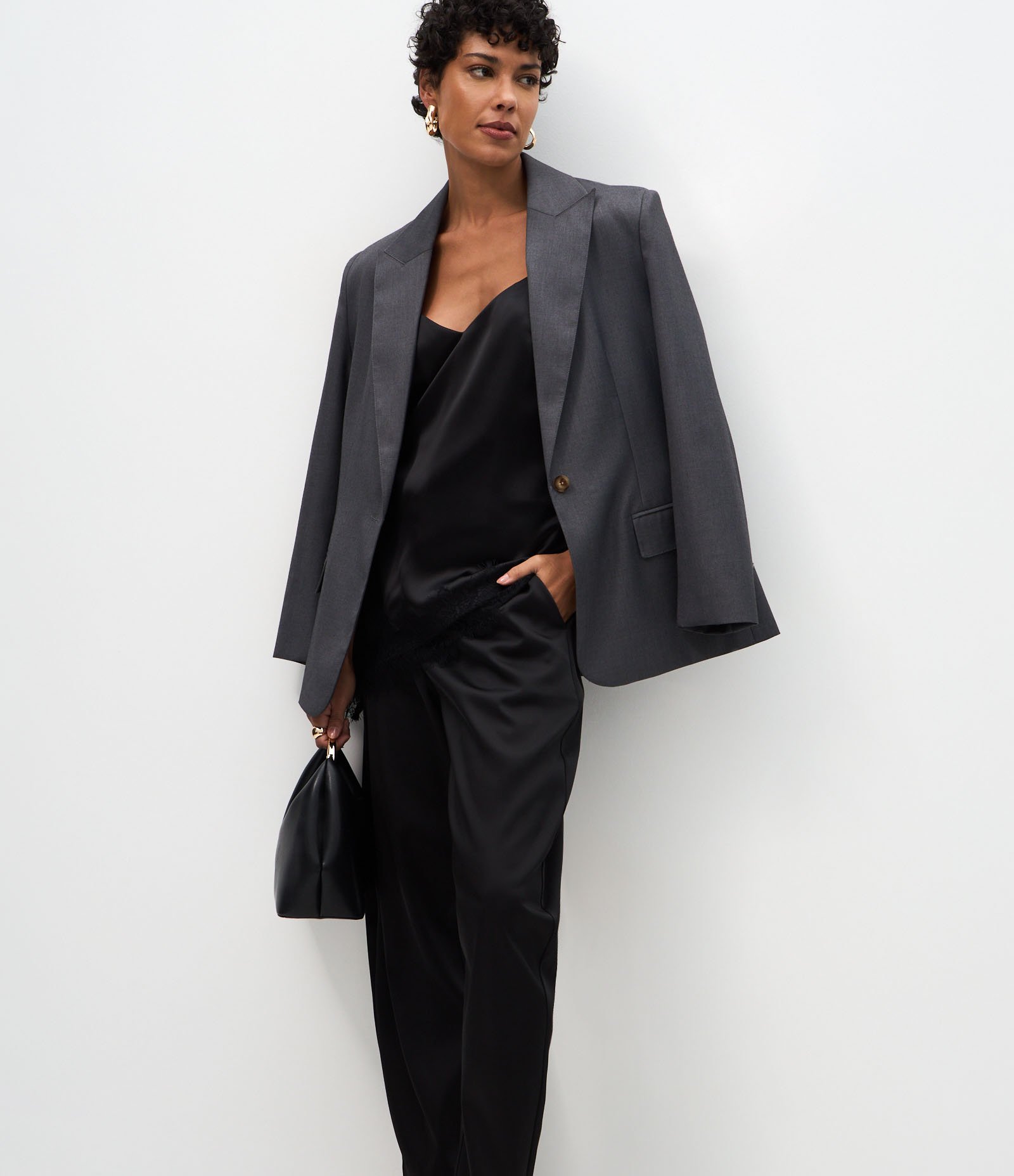 Calça Wide Leg Acetinada com Passantes no Cós Preto 2