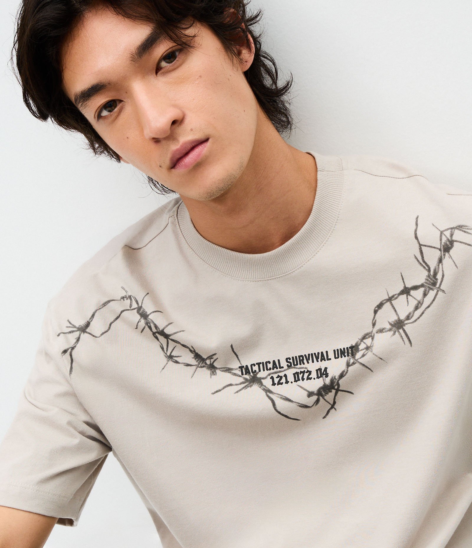 Camiseta Relaxed Manga Curta em Algodão com Estampa Arame Farpado Preto 3
