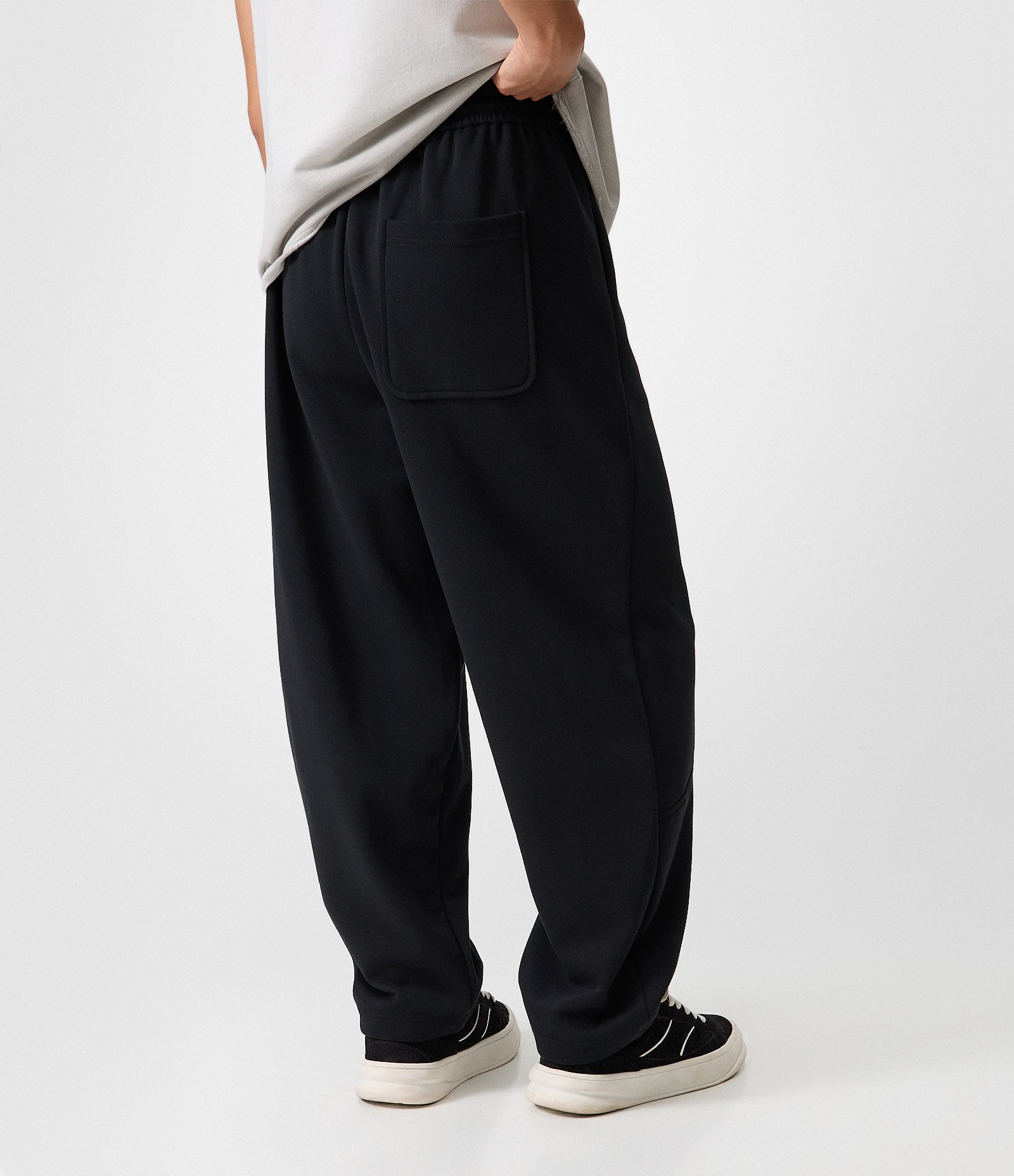 Calça Baggy Balloon em Moletom com Felpa Preto 3