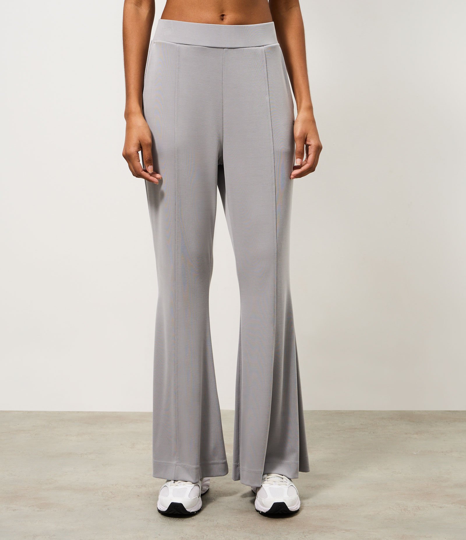 Calça Flare Esportiva em Microfibra Cinza 2