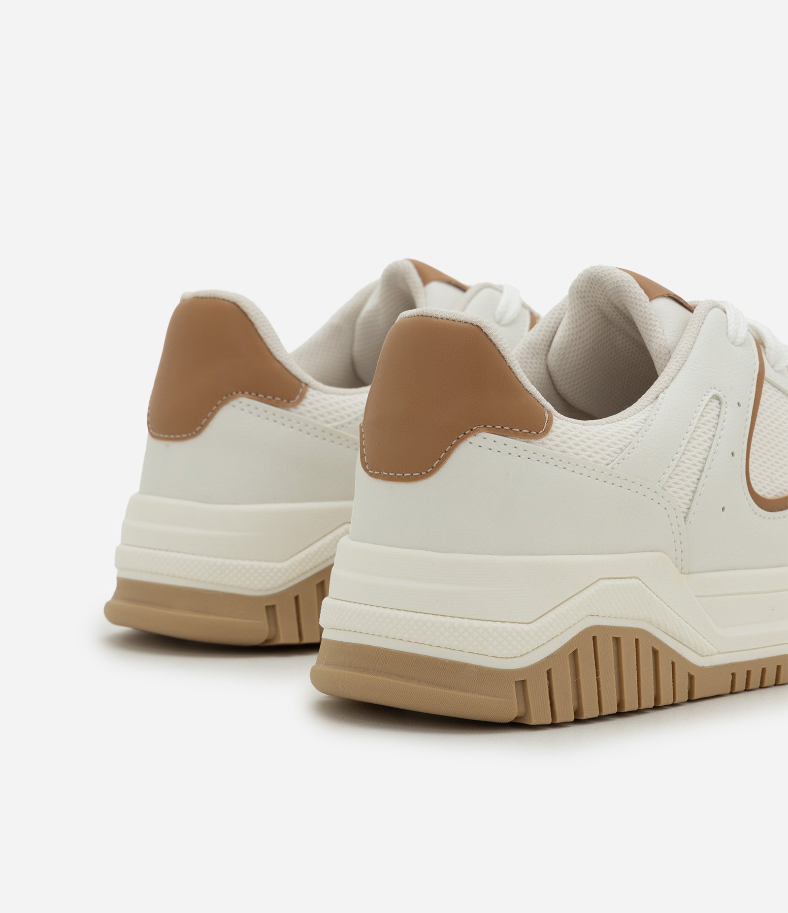 Tênis em PU com Sola Caixa e Solado com Frisos Off White 5