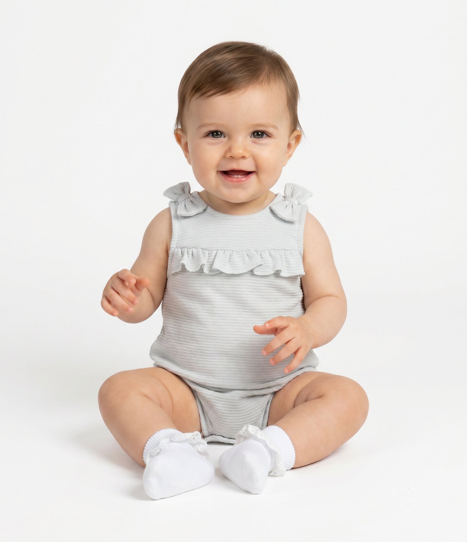 Jardineira Infantil com Babado e Laços – Tam 0 a 18 Meses Cinza Claro 1