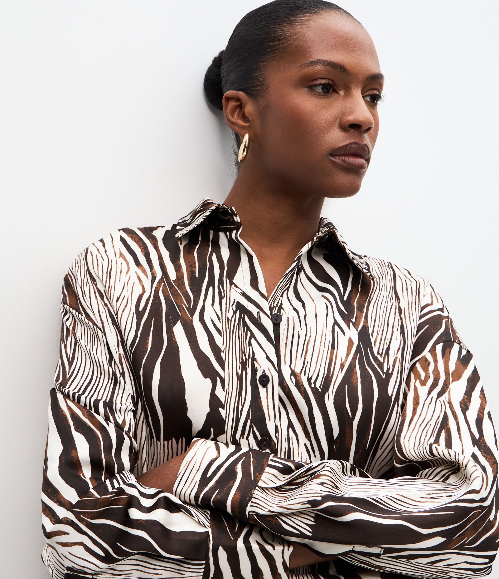 Camisa Oversized Acetinada com Estampa Orgânica Multicores 3