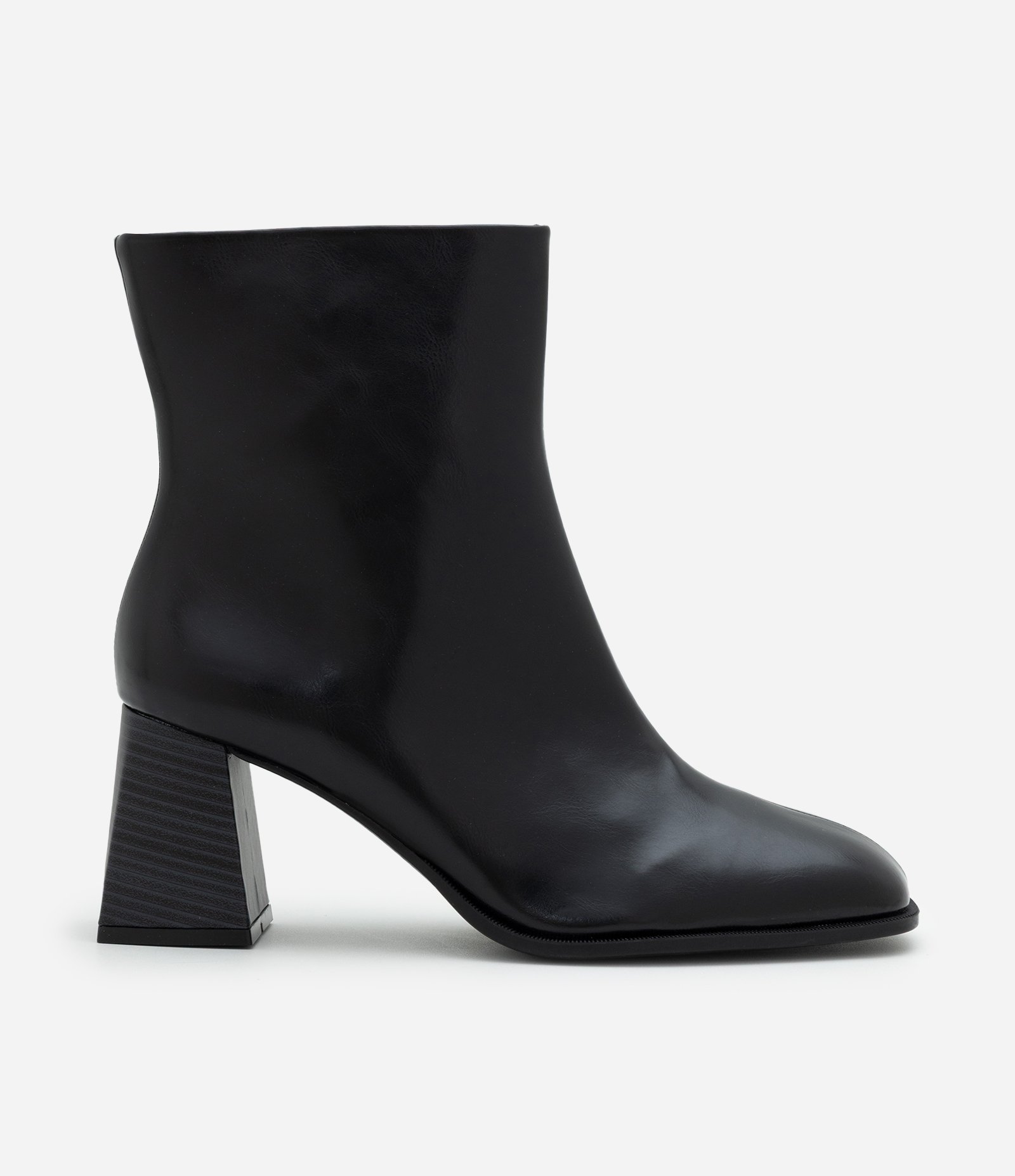 Bota em PU com Bico Quadrado e Salto Bloco Preto 1