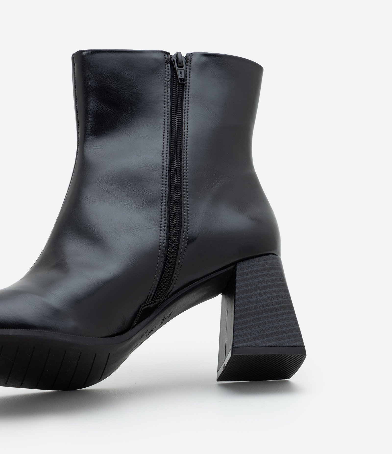 Bota em PU com Bico Quadrado e Salto Bloco Preto 5