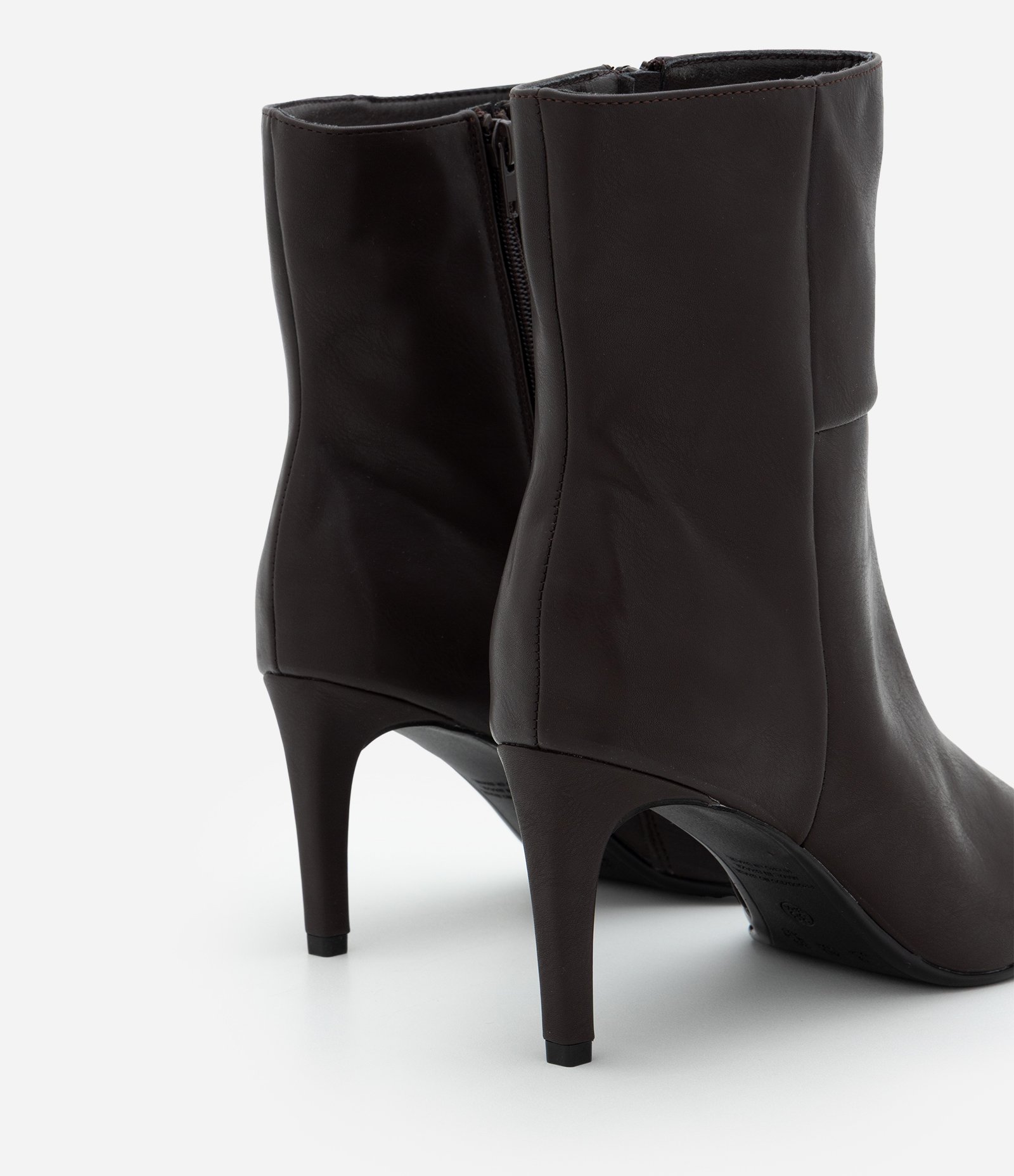 Bora Cano Médio em PU com Bico Fino Marrom 3