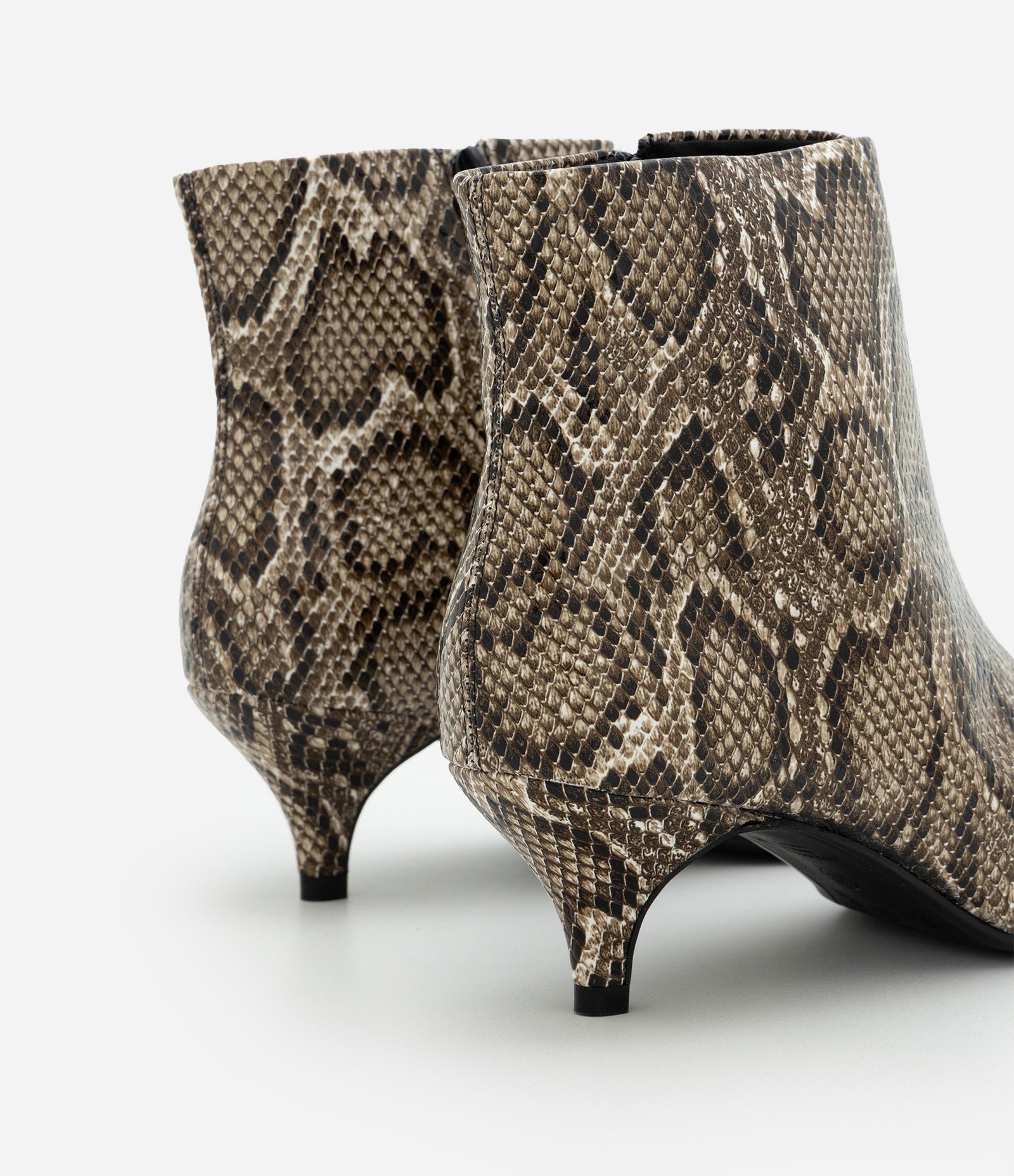 Bota Animal Print Cobra com Salto Kitten Cobra 3