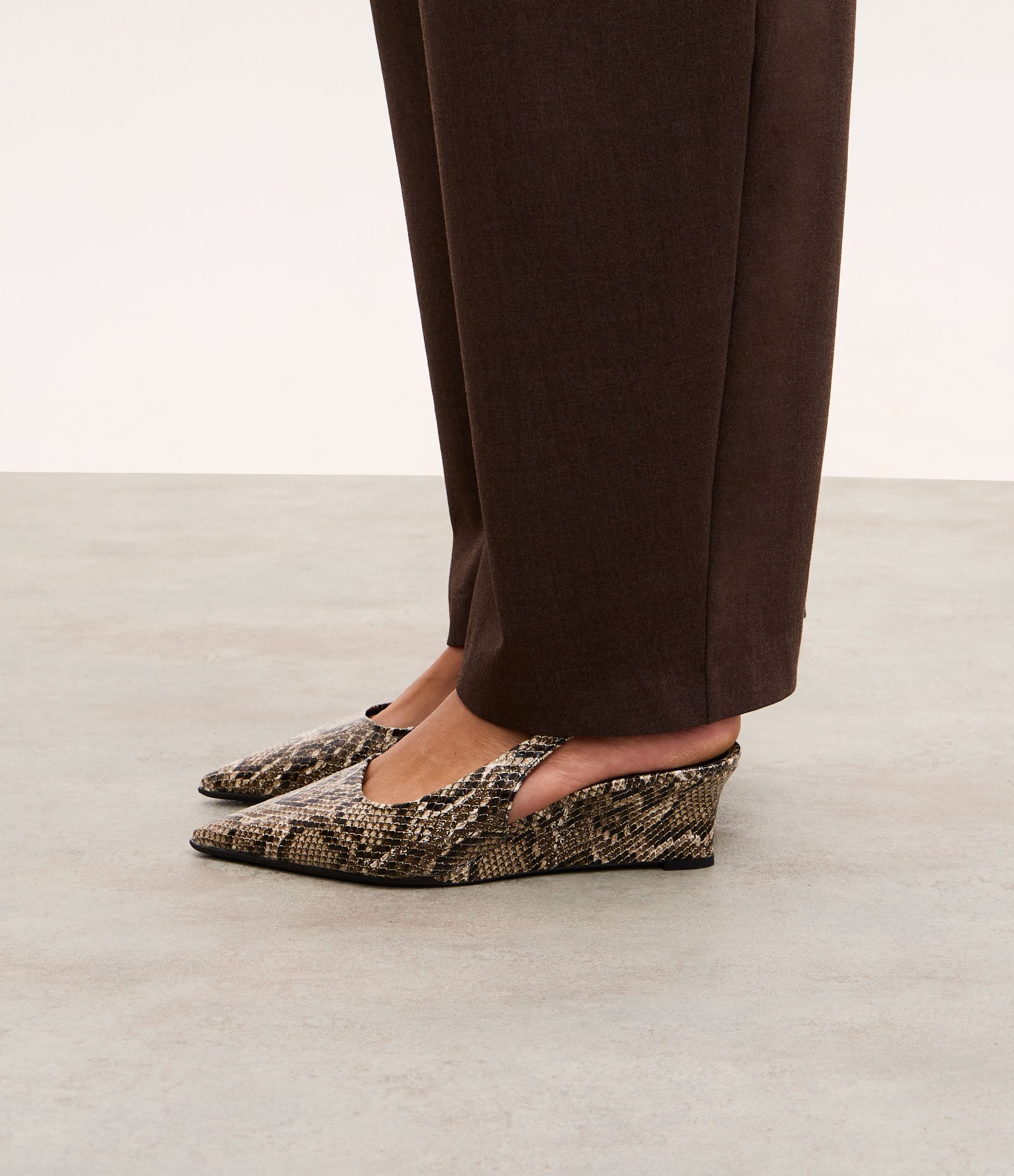 Sapato Slingback em PU com Estampa Animal Print Marrom 6