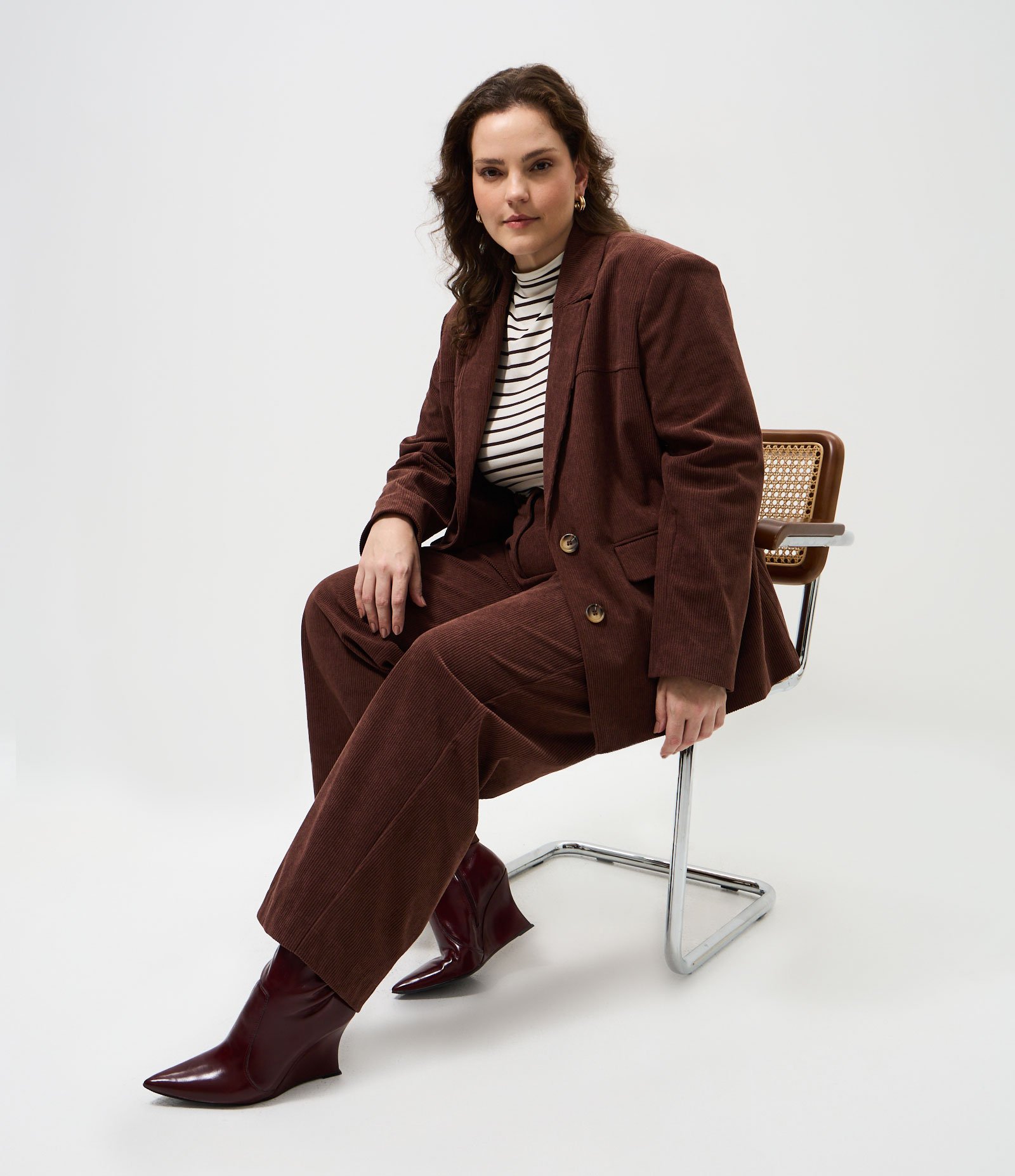 Calça Veludo Cotelê Reta Curve & Plus Size Marrom 1