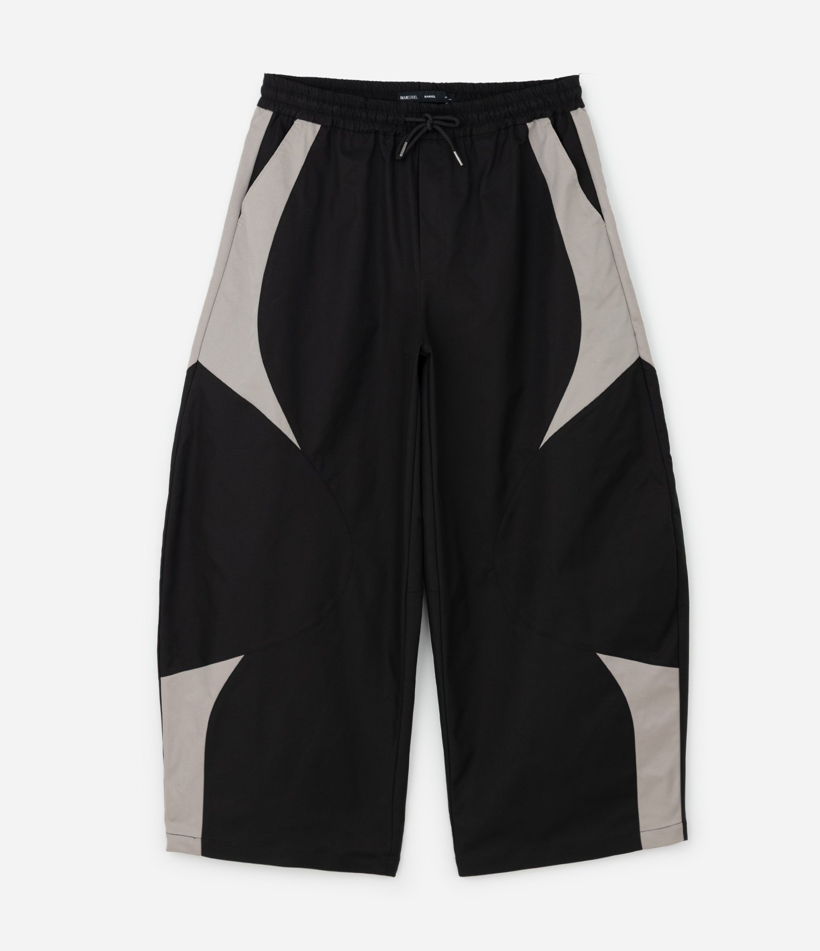 Calça Barrel Fashion com Recortes Contrastantes Preto 5