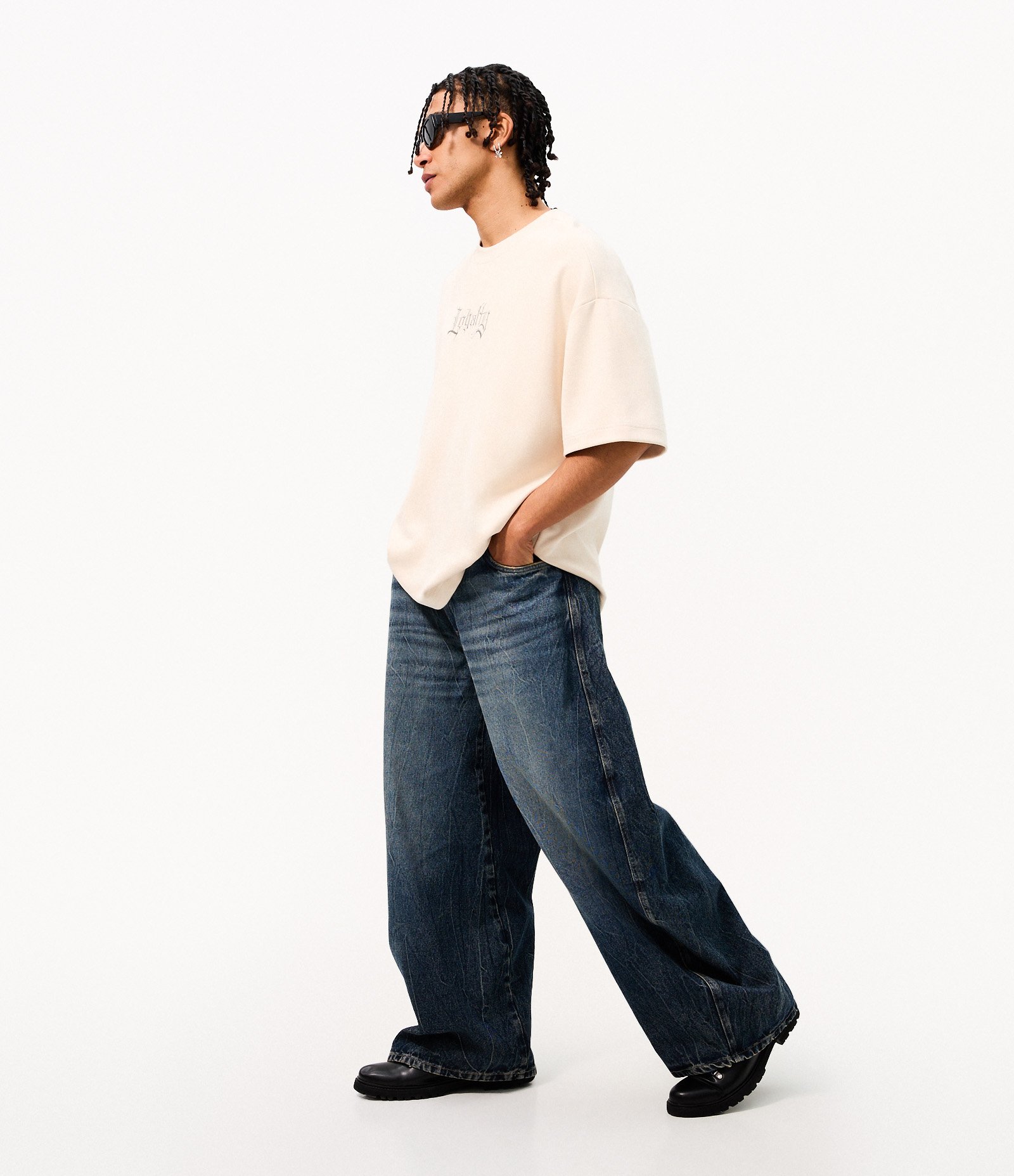 Camiseta Masculina Oversized Suede Cruz nas Costas Off White 2