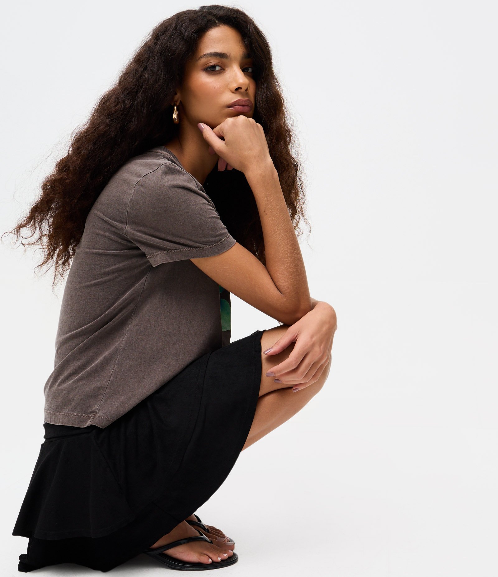 Saia Curta Evasê em Suede com Babados Preto 4