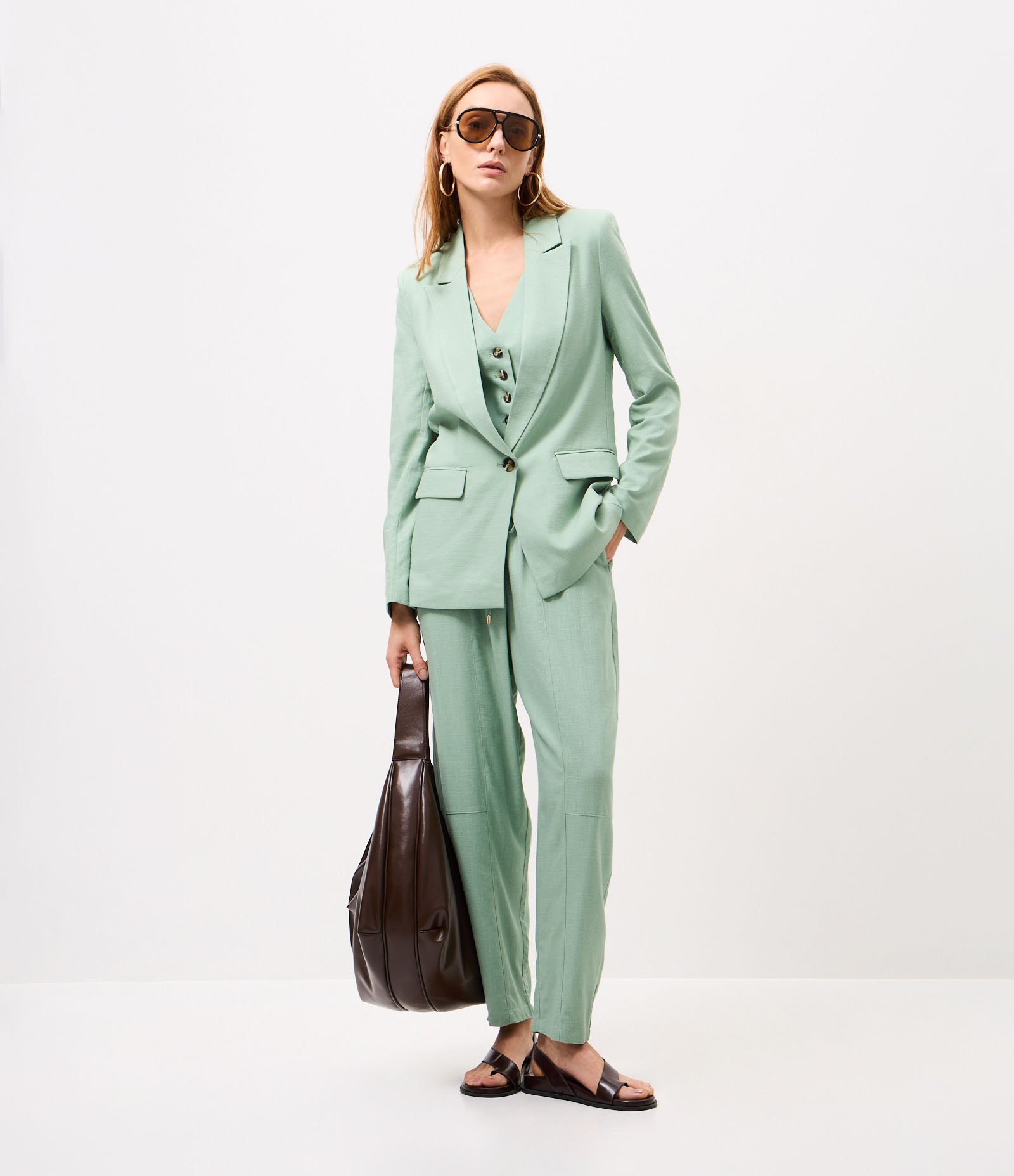 Blazer em Viscolinho com Lapelas e Botão Único Verde Claro 2