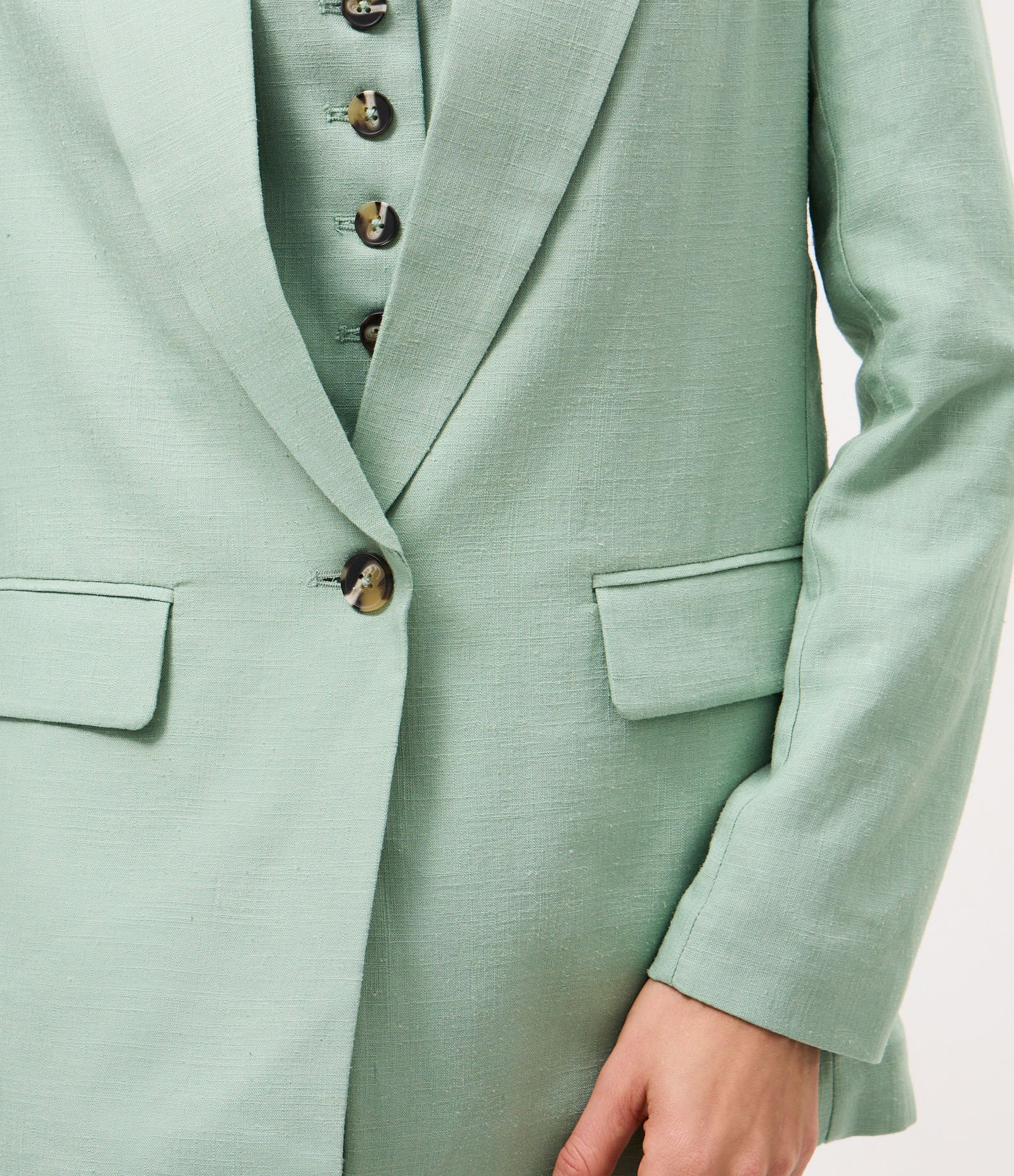 Blazer em Viscolinho com Lapelas e Botão Único Verde Claro 4