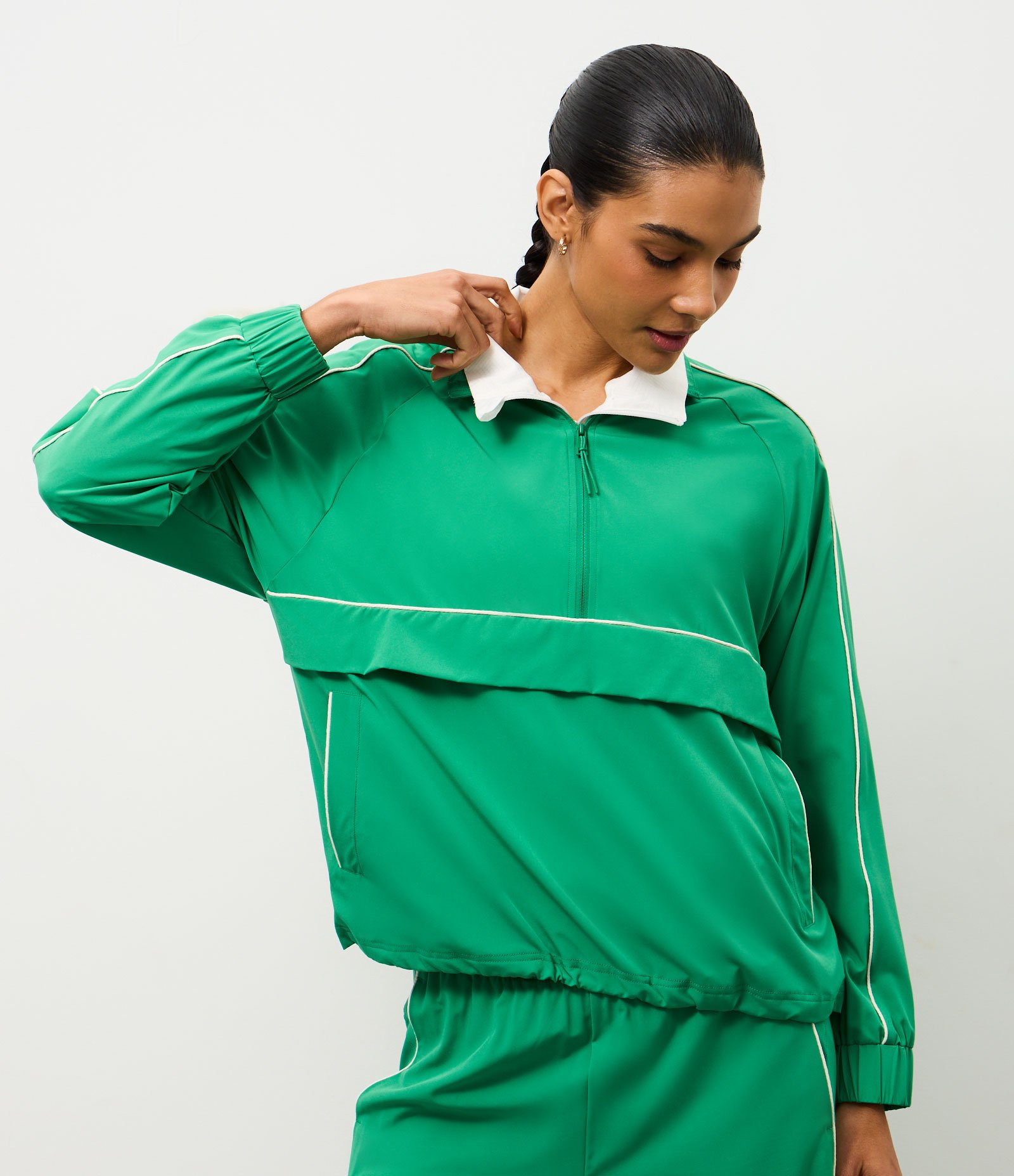 Casaco Fechado Oversize Esportivo com Meio Zíper e Friso Contrastante Verde 2