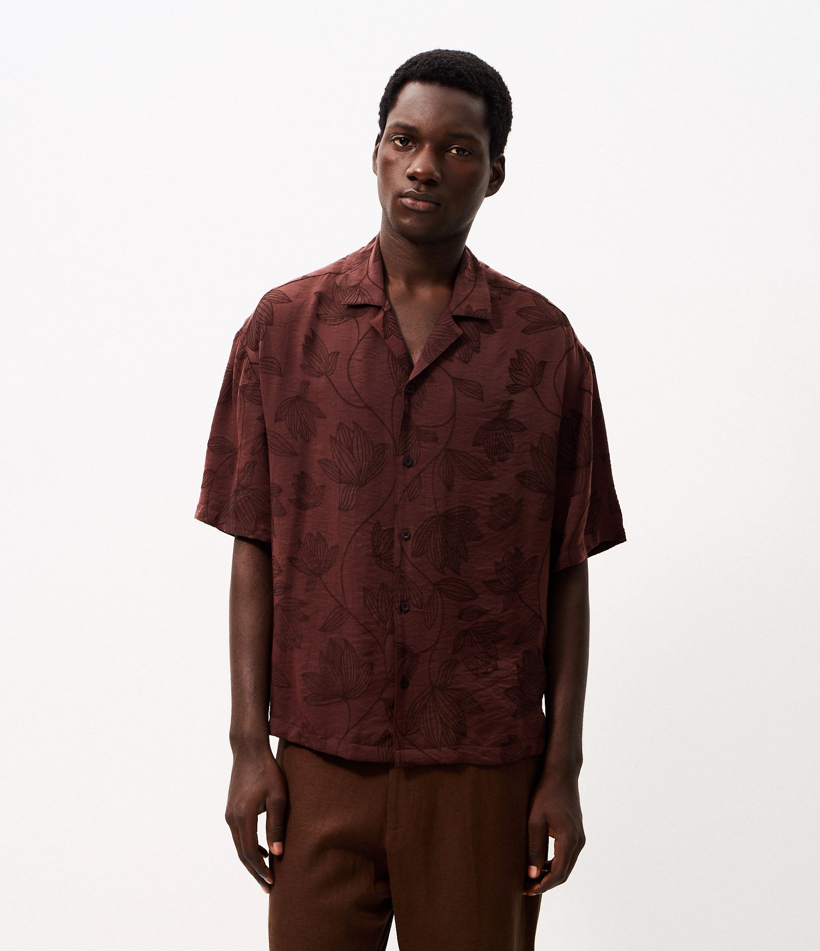 Camisa Manga Curta Jacquard Floral Boxy Marrom 1