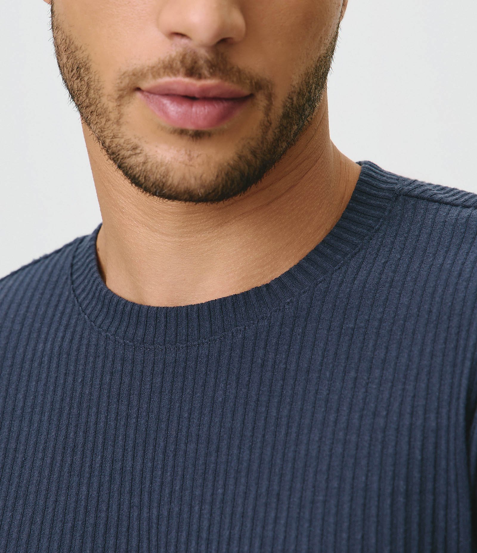 Camiseta em Veludo com Textura Canelada Cinza 2