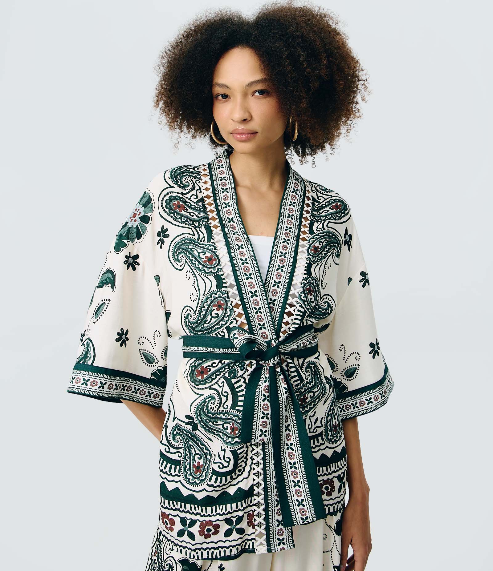 Kimono em Viscose com Estampa Lenço Retrô e Faixa para Amarração Off White 1