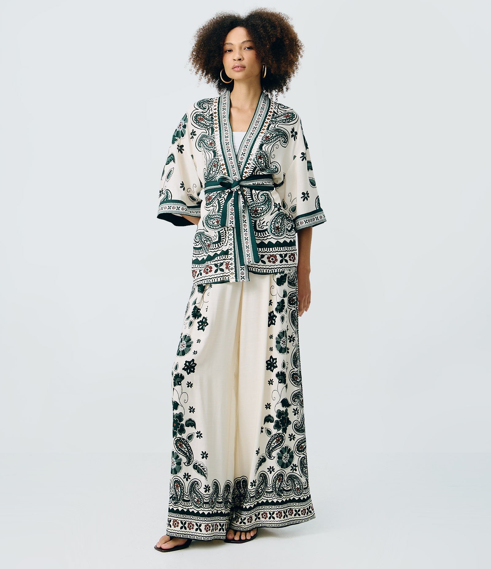 Kimono em Viscose com Estampa Lenço Retrô e Faixa para Amarração Off White 2