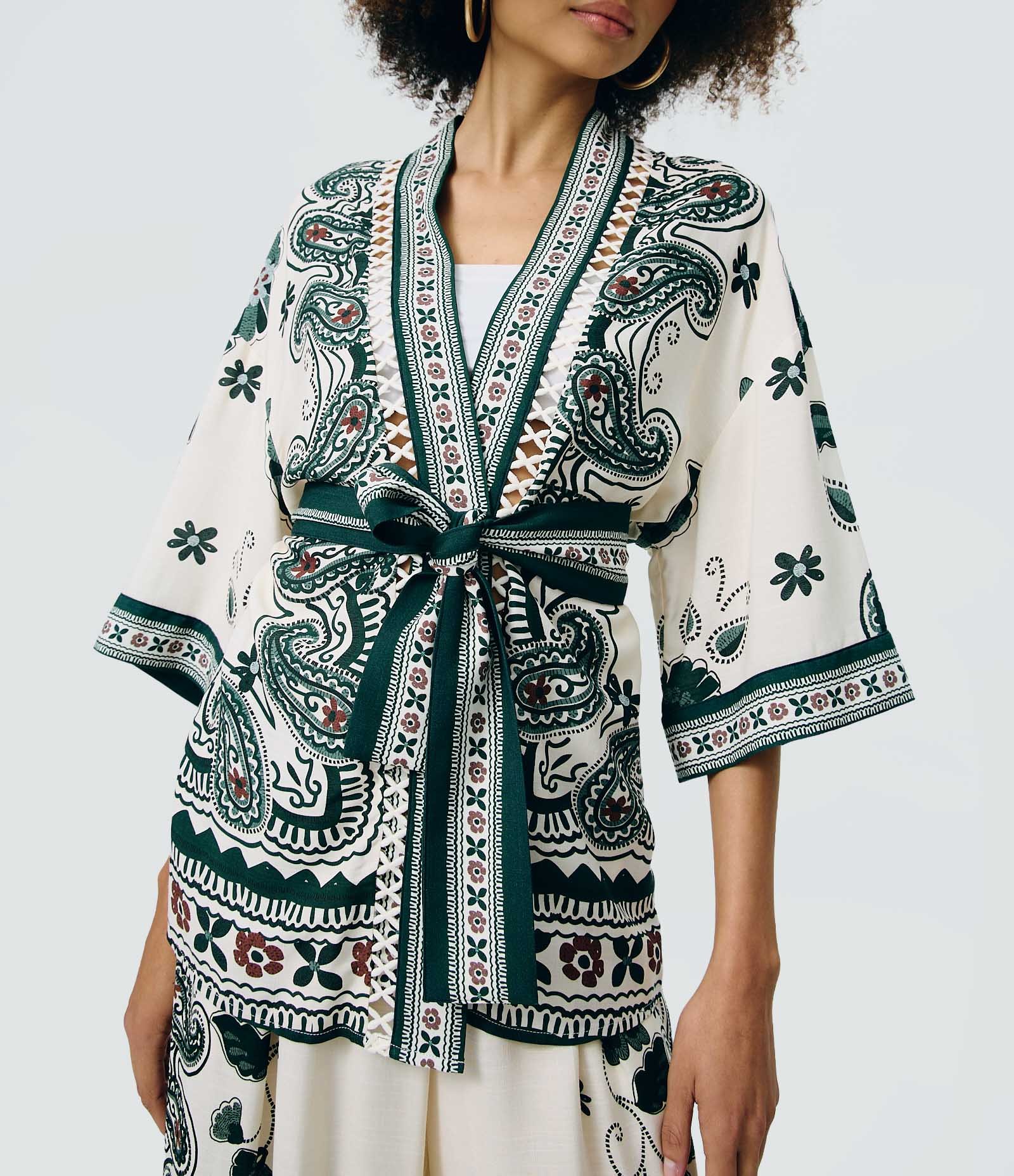 Kimono em Viscose com Estampa Lenço Retrô e Faixa para Amarração Off White 3