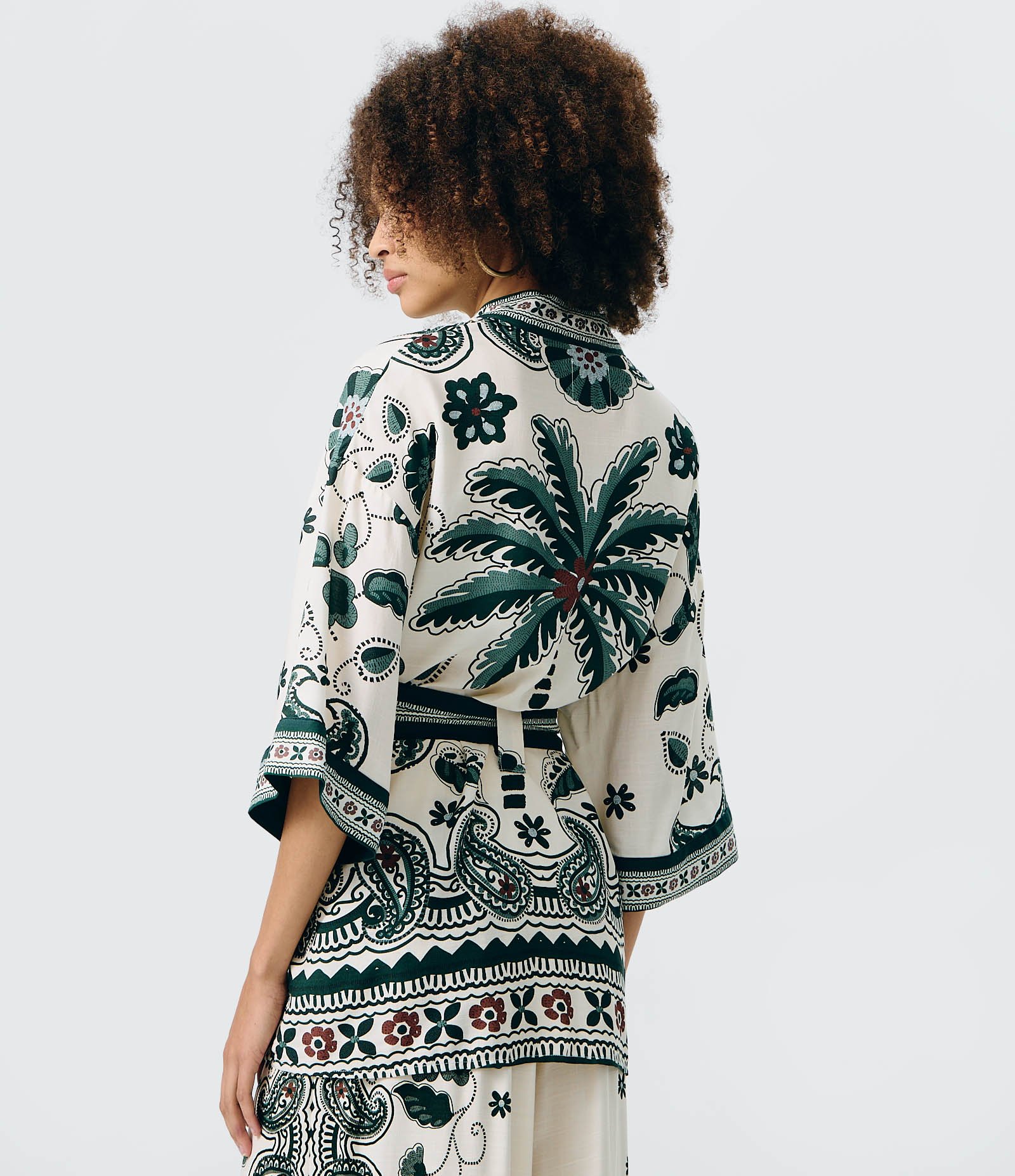 Kimono em Viscose com Estampa Lenço Retrô e Faixa para Amarração Off White 4
