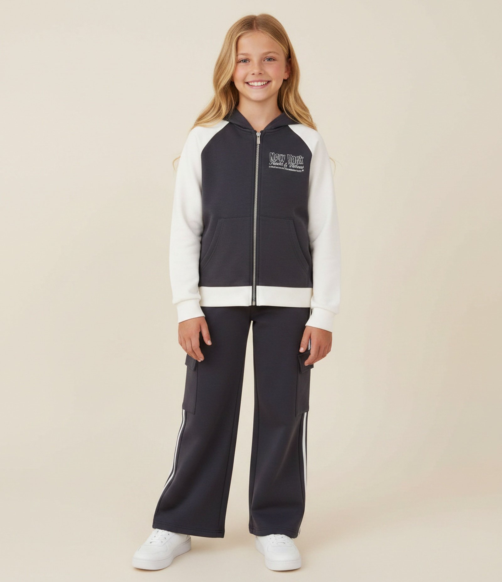 Casaco Infantil com Capuz e Recortes Contrastantes – Tam 7 a 14 Anos Preto/Off White 1