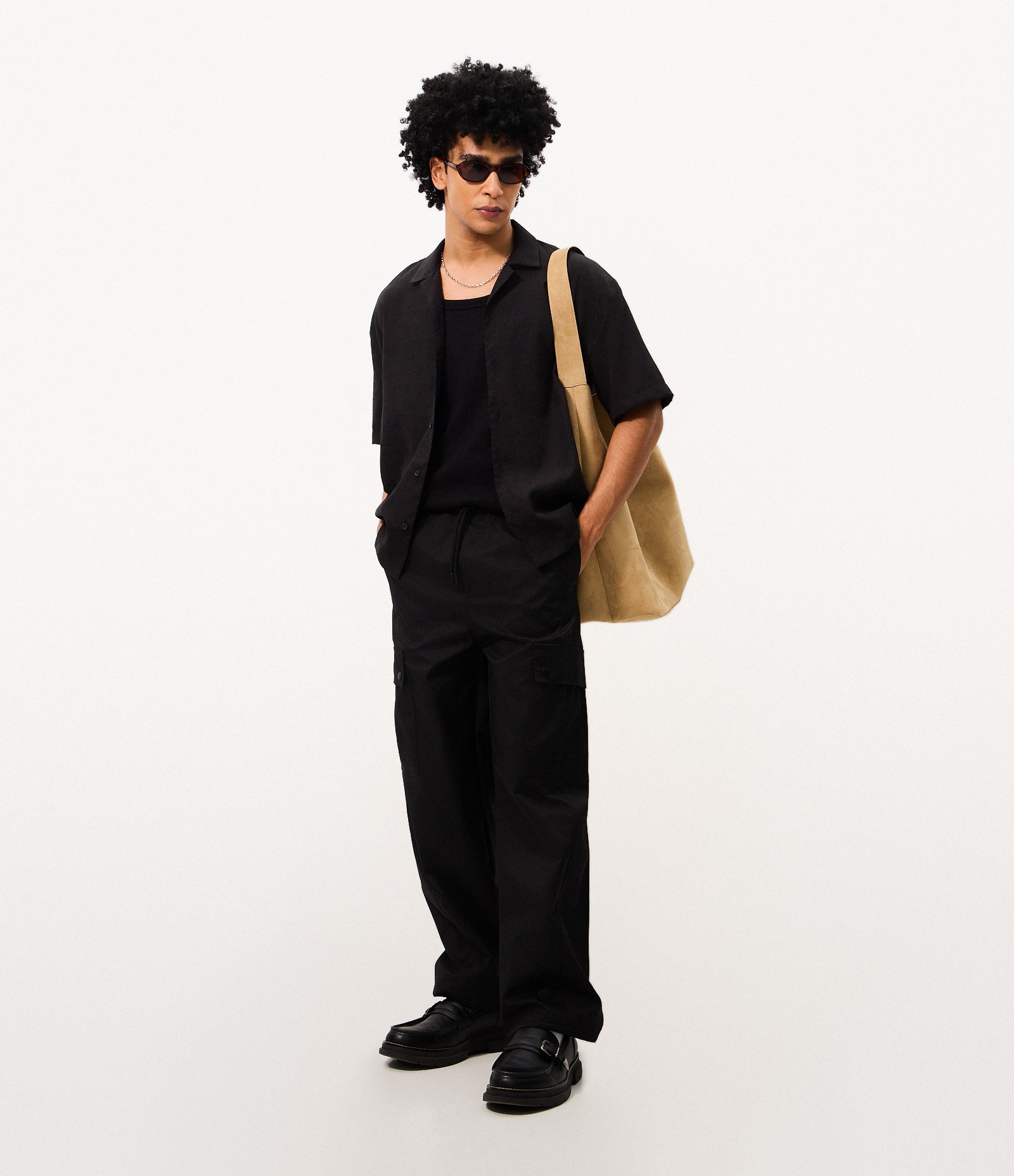 Calça Super Baggy com Bolsos Cargo Preto 1