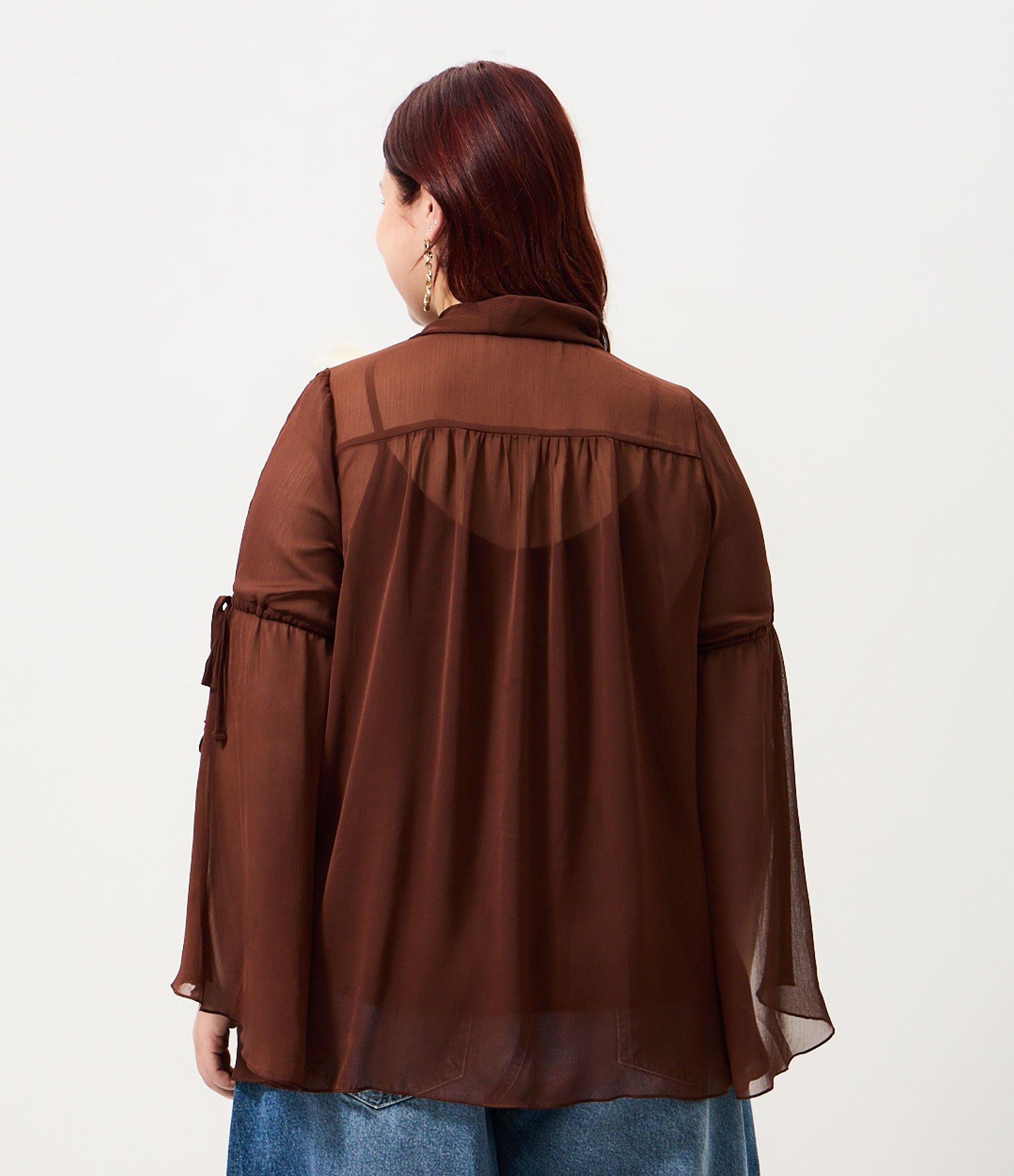 Blusa Capa em Crepe com Estrutura Fluida e Amarrações Curve & Plus Size Marrom 5