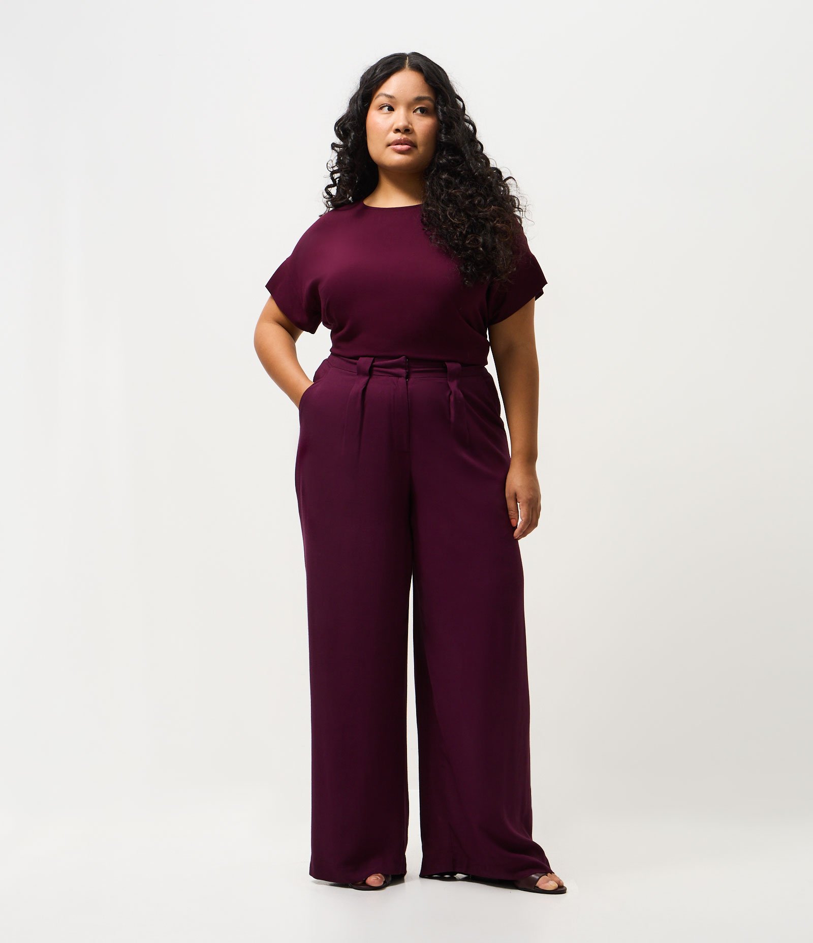 Calça Pantalona Viscose com Pregas Curve & Plus Size Vermelho 1