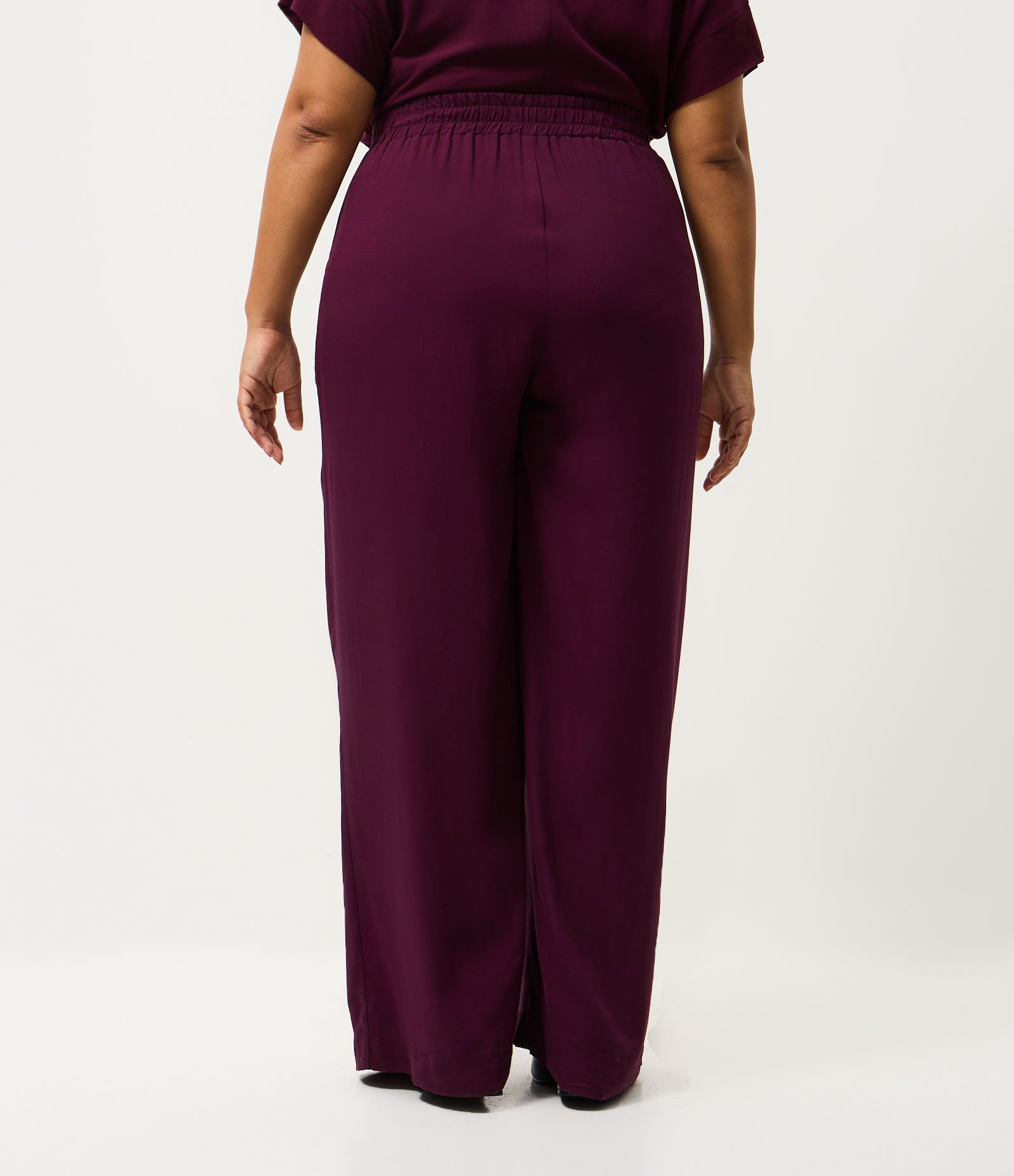Calça Pantalona Viscose com Pregas Curve & Plus Size Vermelho 4