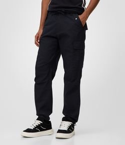 Calça Cargo em Sarja com Bolsos Laterais