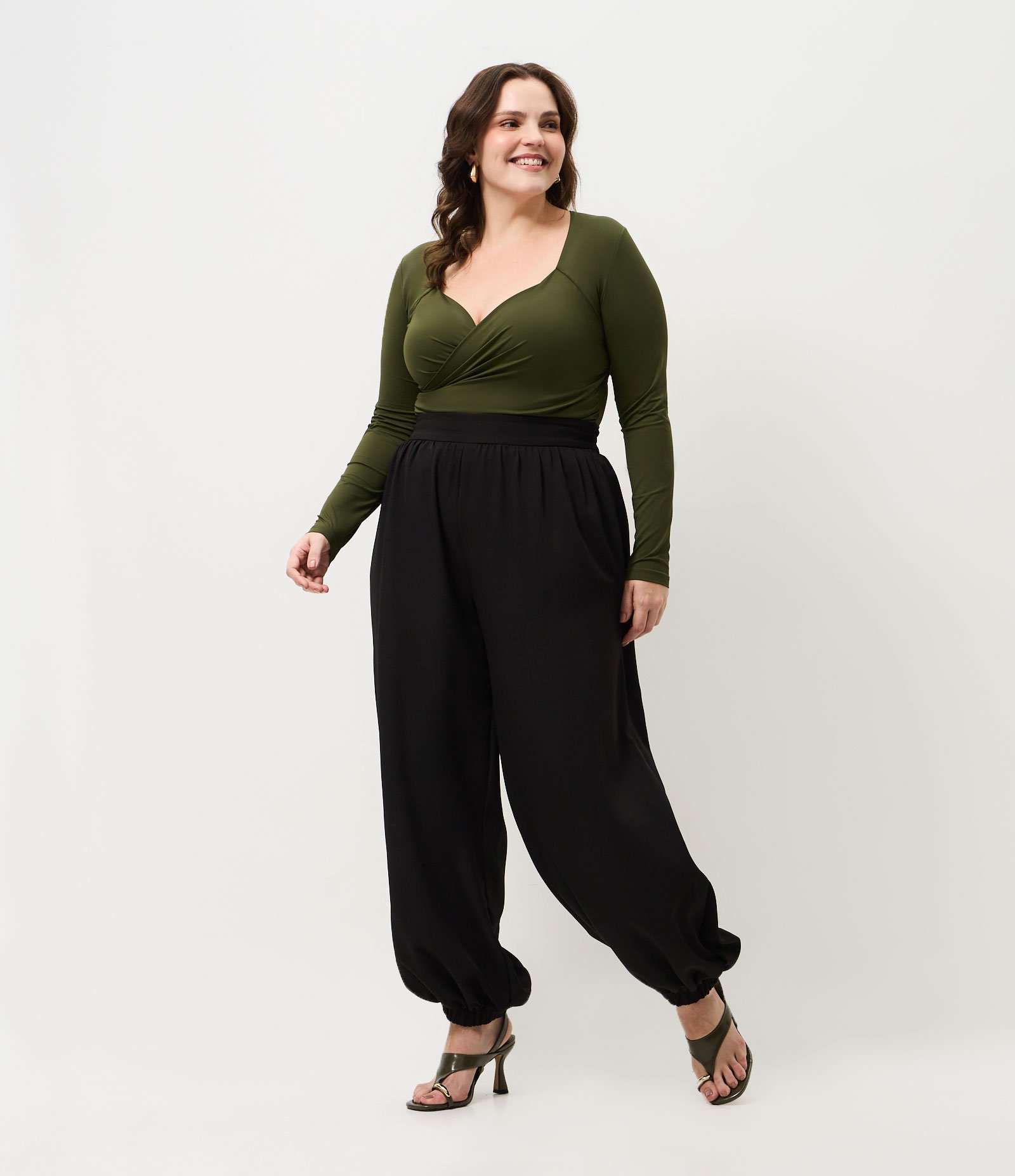 Calça Aladim em Crepe Curve & Plus Size Preto 1