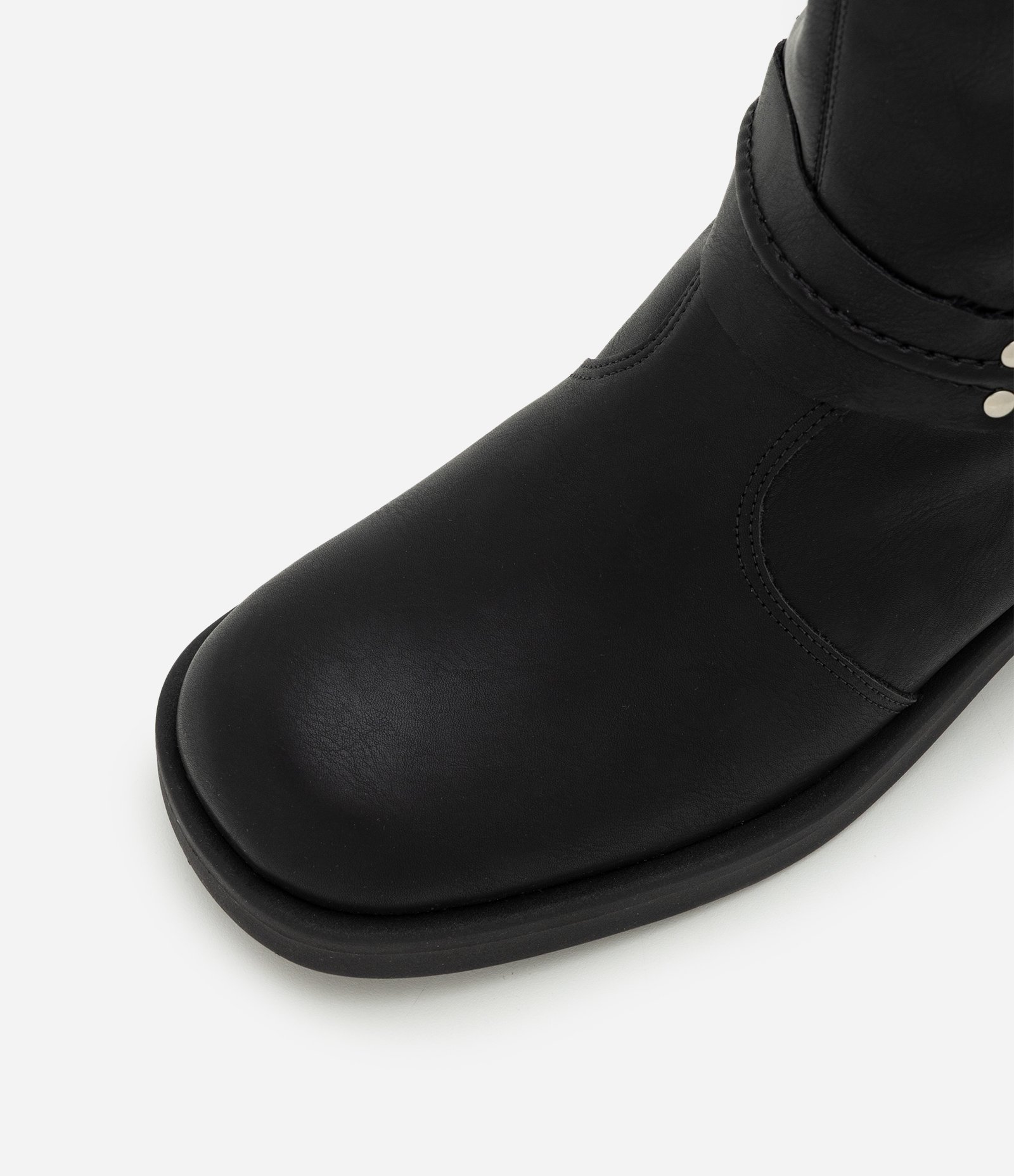 Bota Biker Boot em PU com Detalhe em Metal na Lateral Preto 4