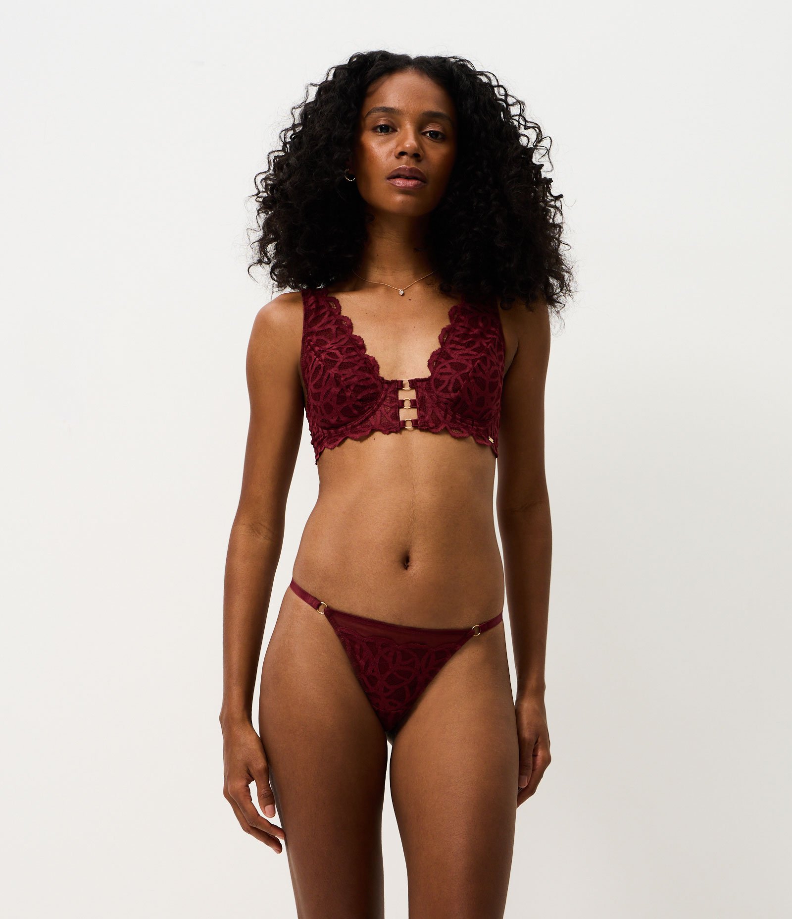 Calcinha String Fio Duplo em Renda com Textura Geométrica Vermelho 1