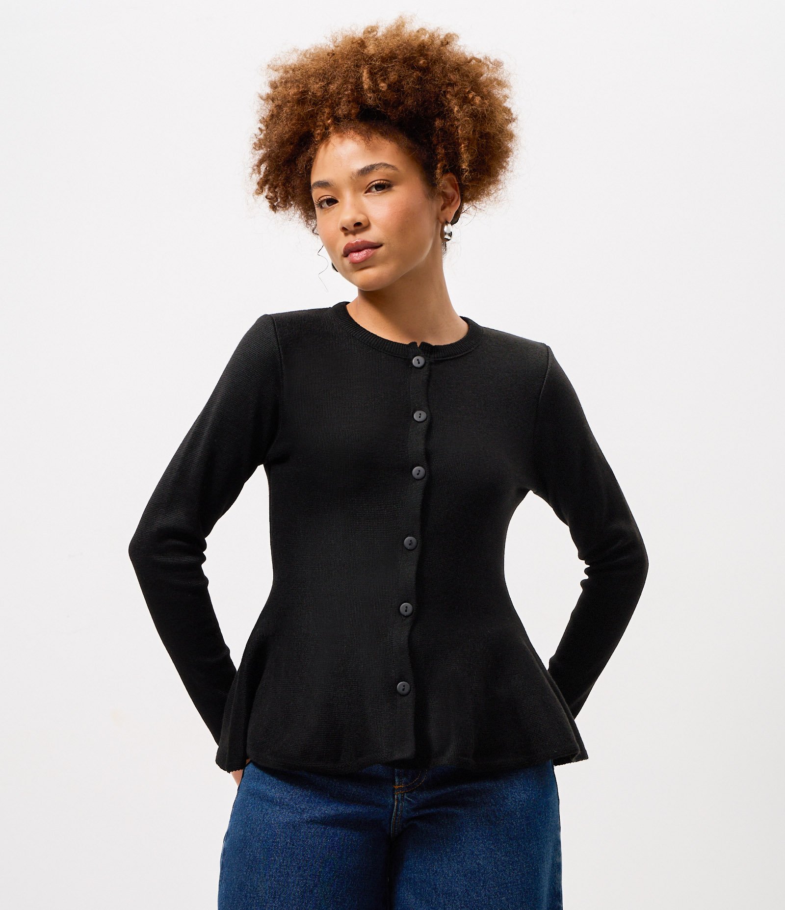 Casaco em Tricô com Abotoamento Frontal e Barra Peplum Preto 1