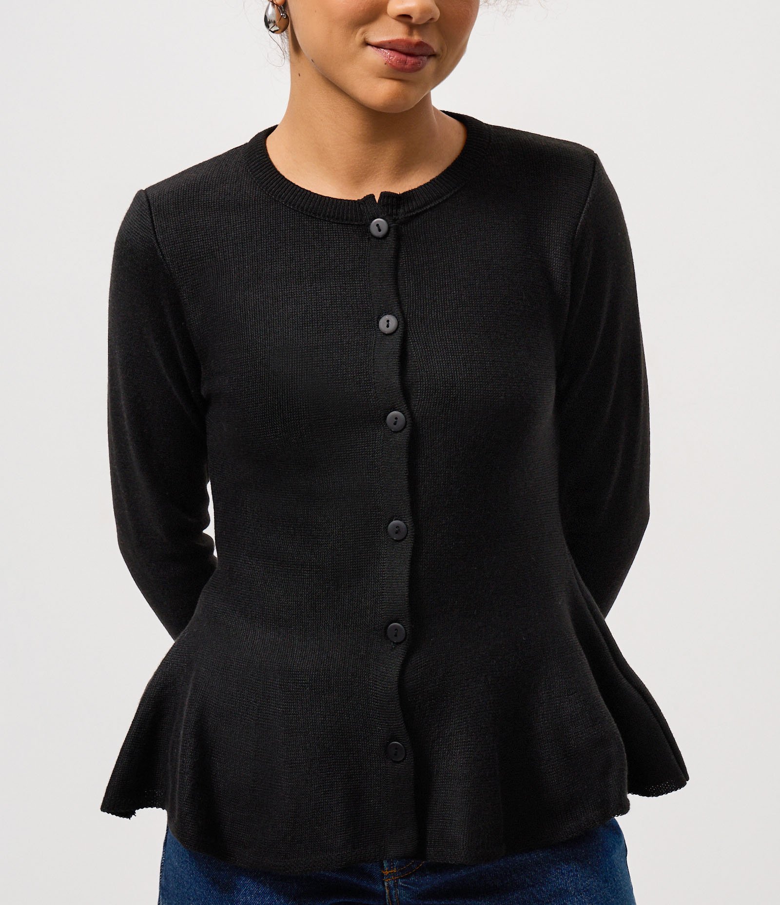 Casaco em Tricô com Abotoamento Frontal e Barra Peplum Preto 3