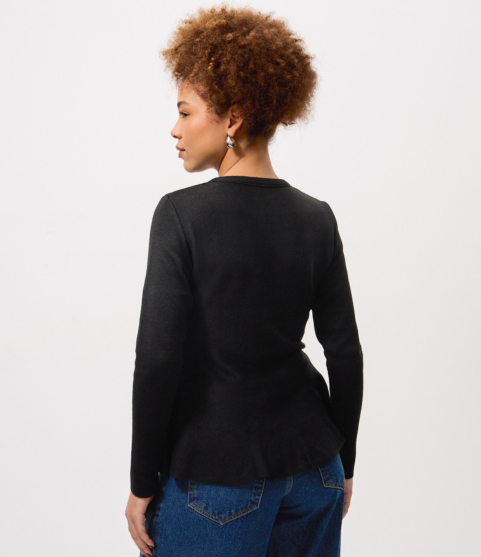 Casaco em Tricô com Abotoamento Frontal e Barra Peplum Preto 4