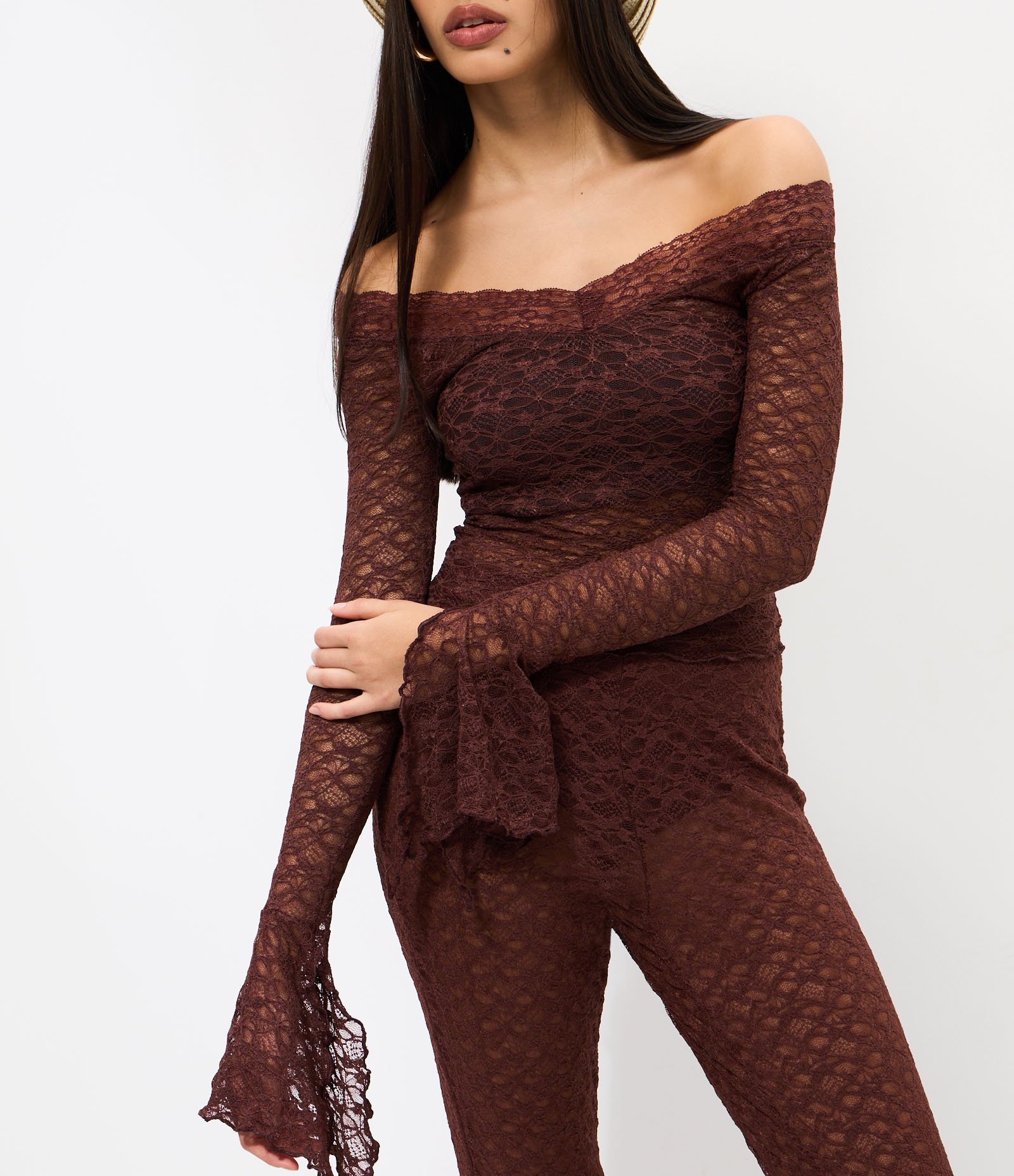 Blusa Manga Flare em Renda com Decote Ombro a Ombro Marrom 3