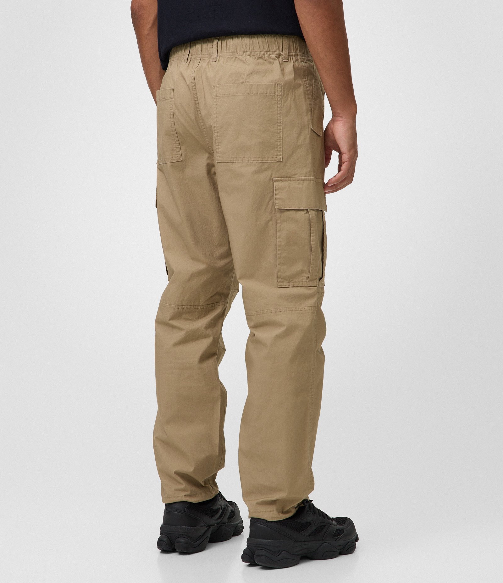 Calça Cargo em Sarja com Bolsos Laterais Bege 3