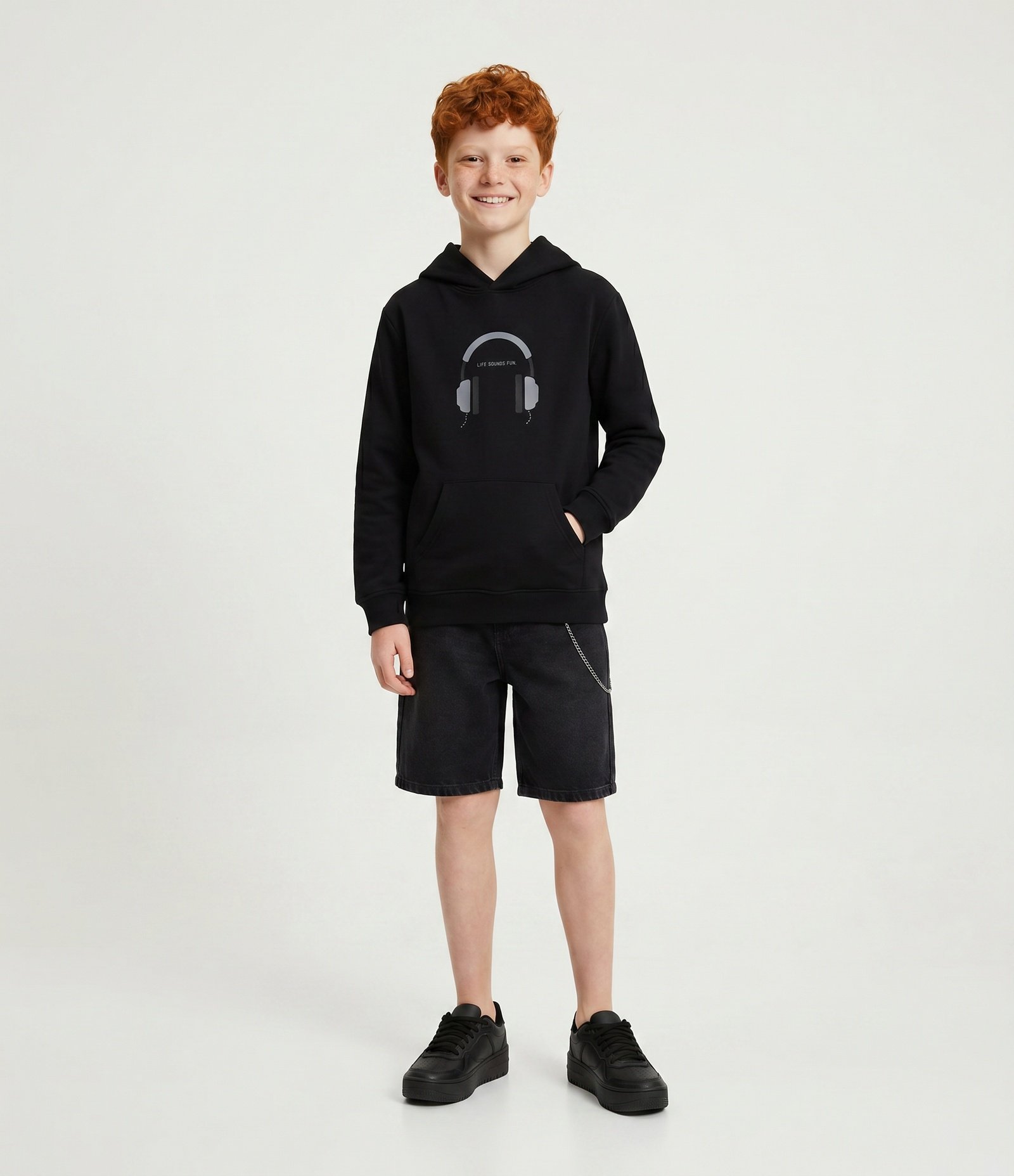 Moletom com Capuz e Estampa Lettering Infantil - 5 a 14 Anos Preto 1
