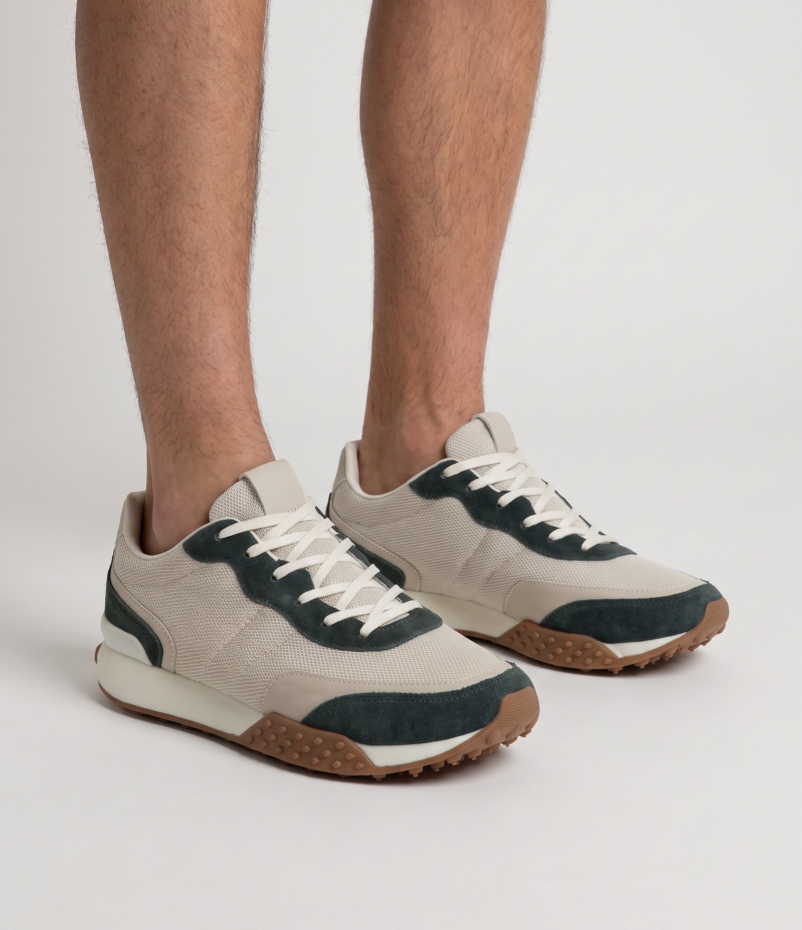 Tênis Jogging Casual com Recortes Branco 2