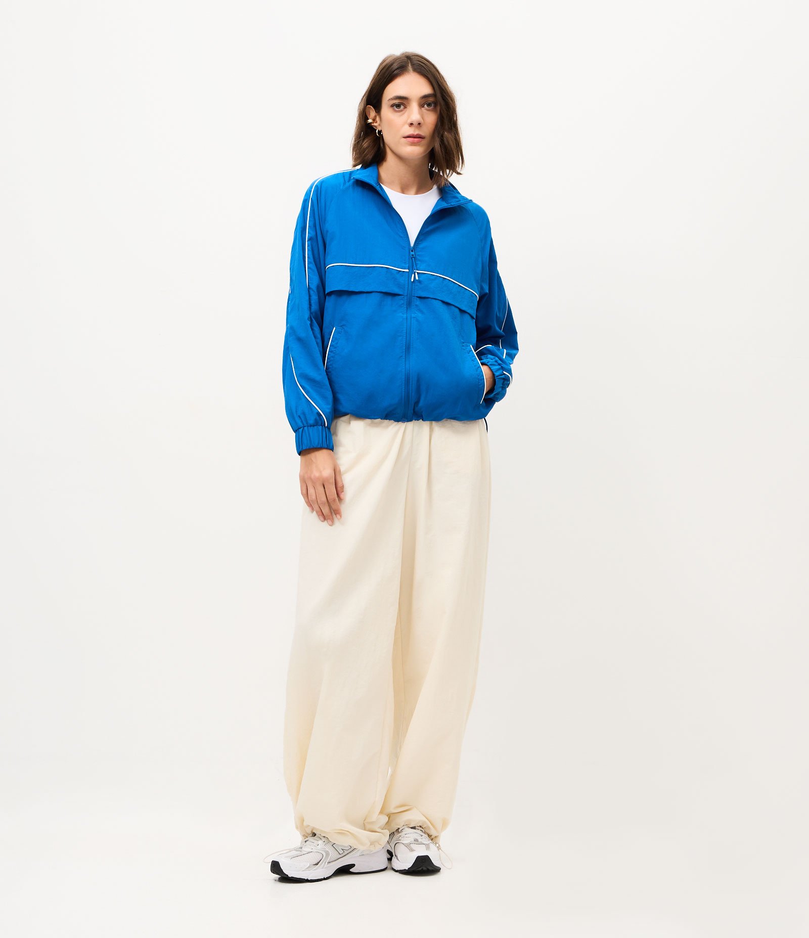 Jaqueta Oversized Esportiva em Microfibra com Detalhe Contrastante Azul 4