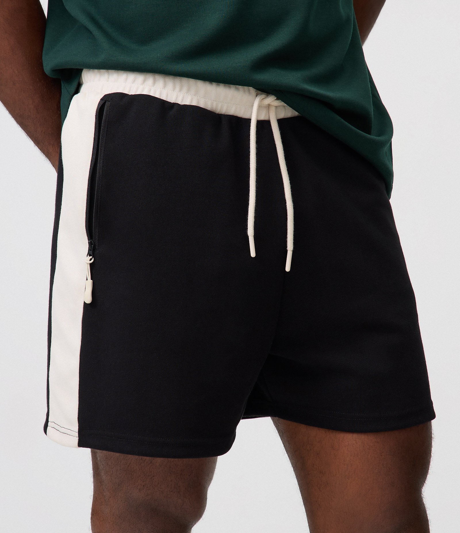 Bermuda Esportiva Dry com Cós Contrastante Preto 2