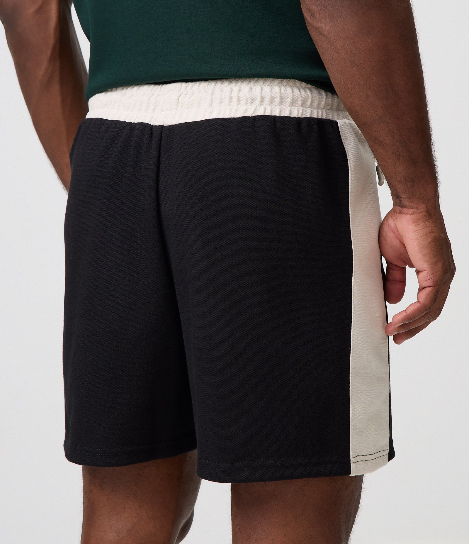 Bermuda Esportiva Dry com Cós Contrastante Preto 3